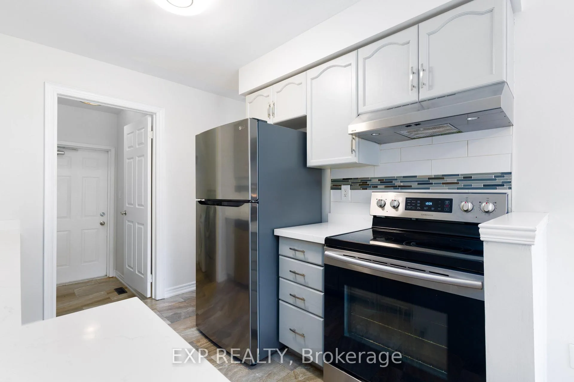Photo 13 of 192 Pickett Crescent, Barrie, Painswick North — HOMEH