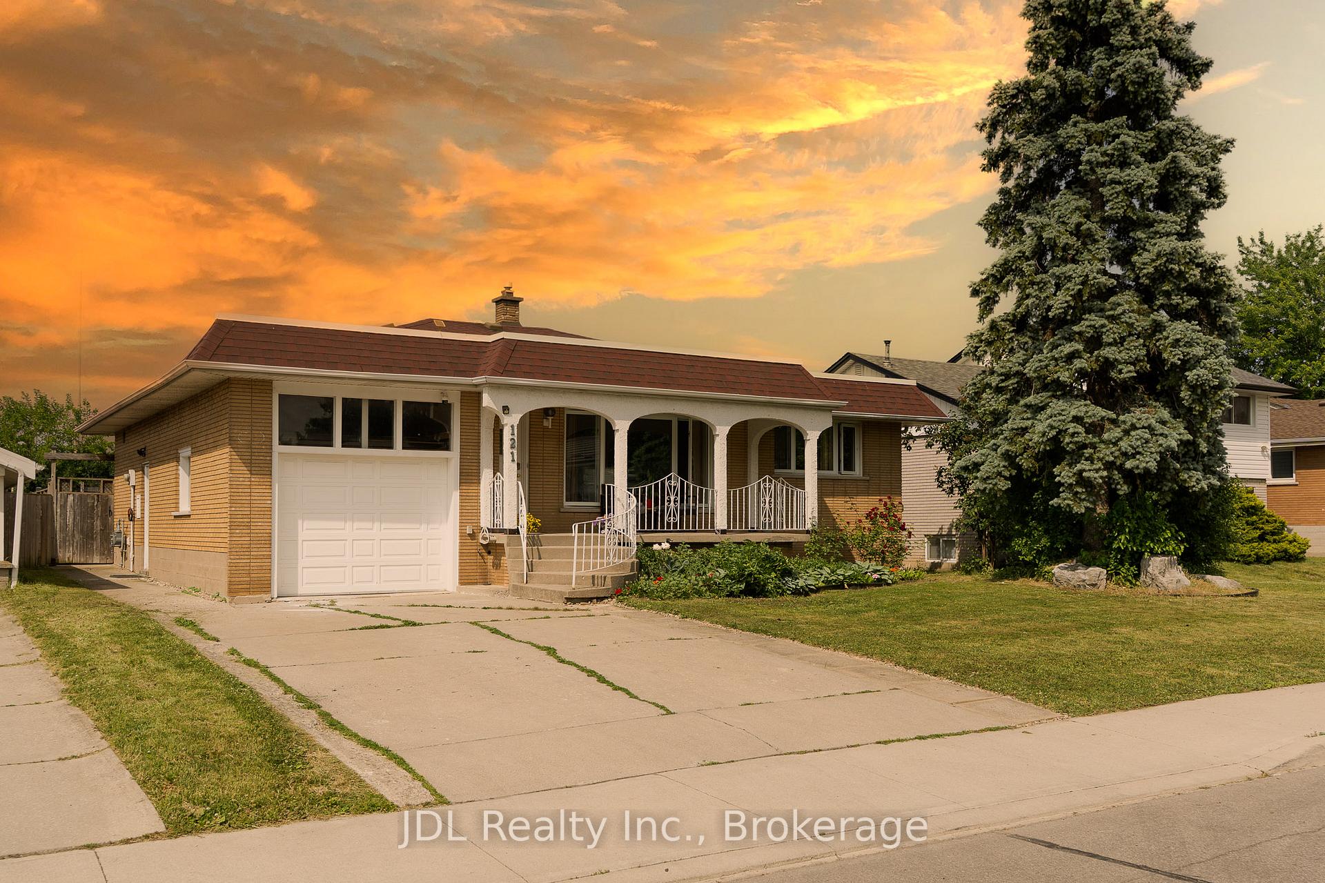 Photo 1 of 121 Delmar Drive, Hamilton, Buchanan — HOMEH