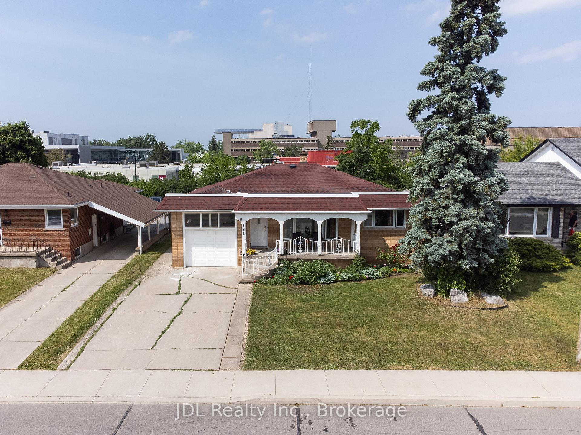 Photo 2 of 121 Delmar Drive, Hamilton, Buchanan — HOMEH