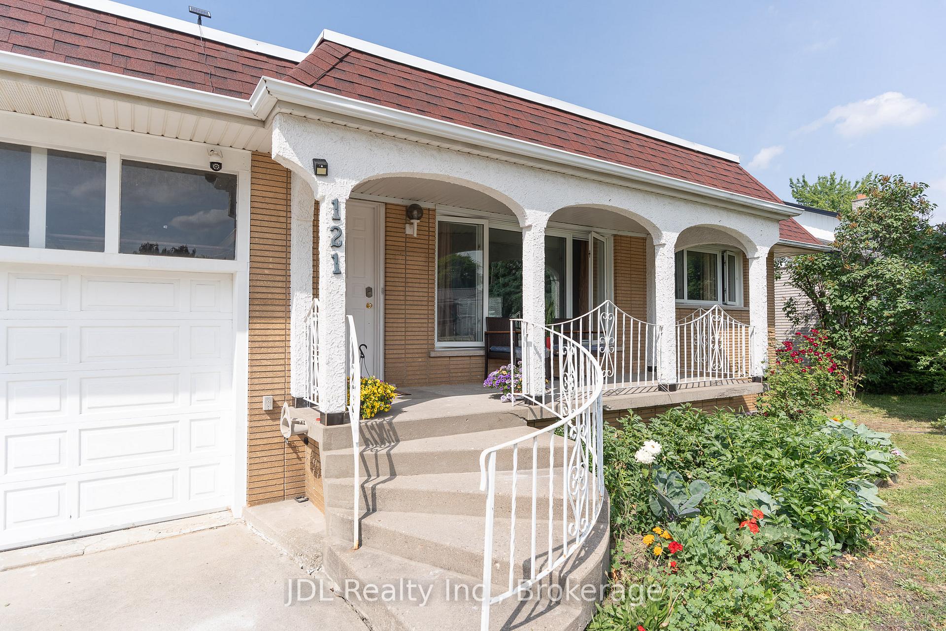 Photo 3 of 121 Delmar Drive, Hamilton, Buchanan — HOMEH