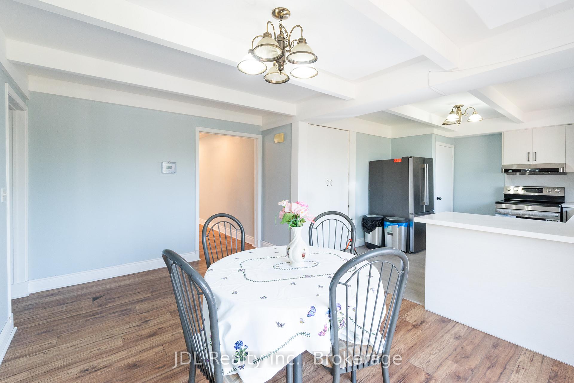 Photo 9 of 121 Delmar Drive, Hamilton, Buchanan — HOMEH