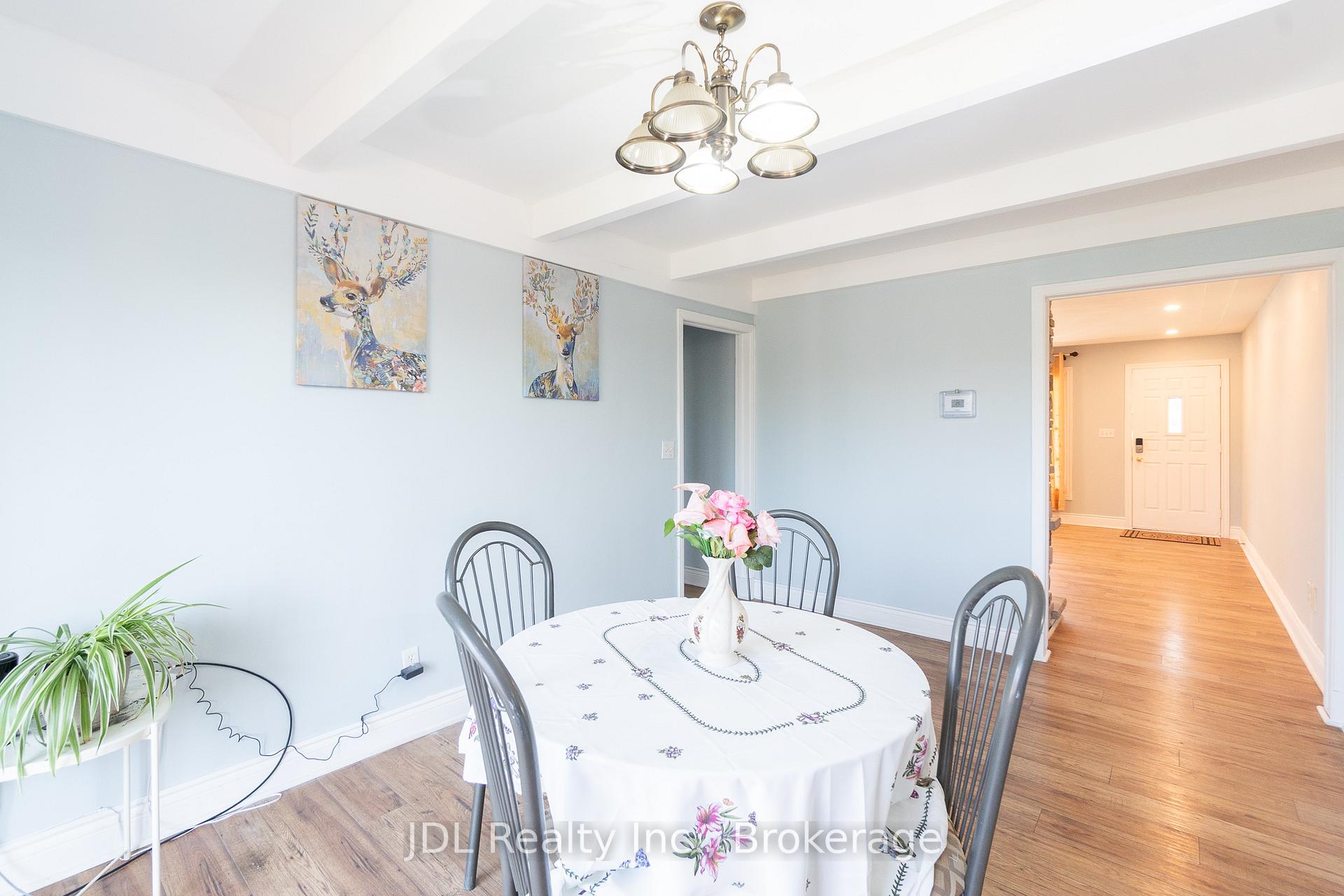 Photo 10 of 121 Delmar Drive, Hamilton, Buchanan — HOMEH