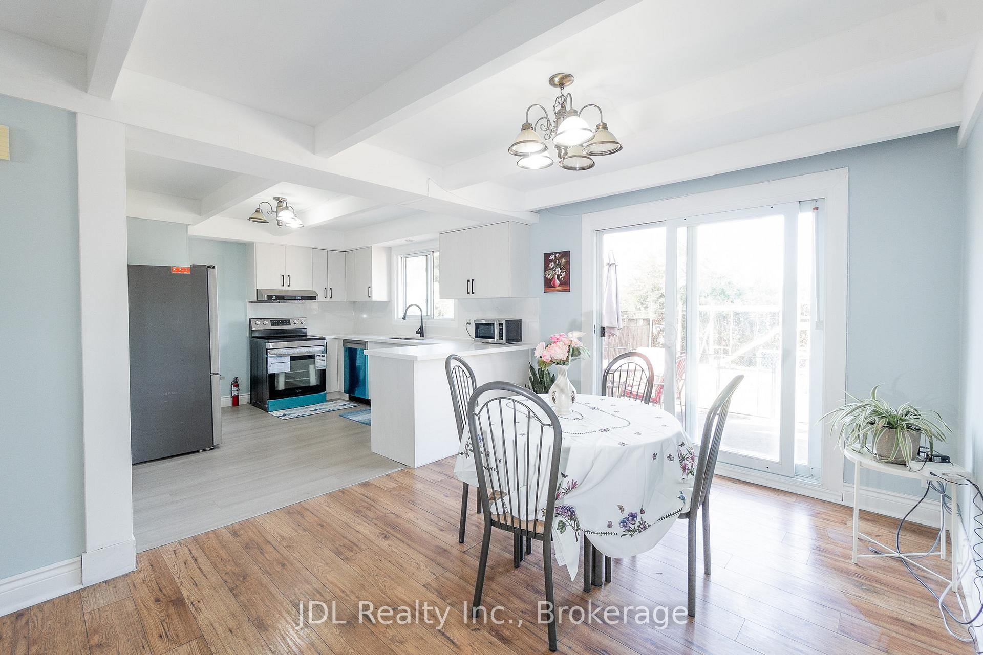 Photo 11 of 121 Delmar Drive, Hamilton, Buchanan — HOMEH