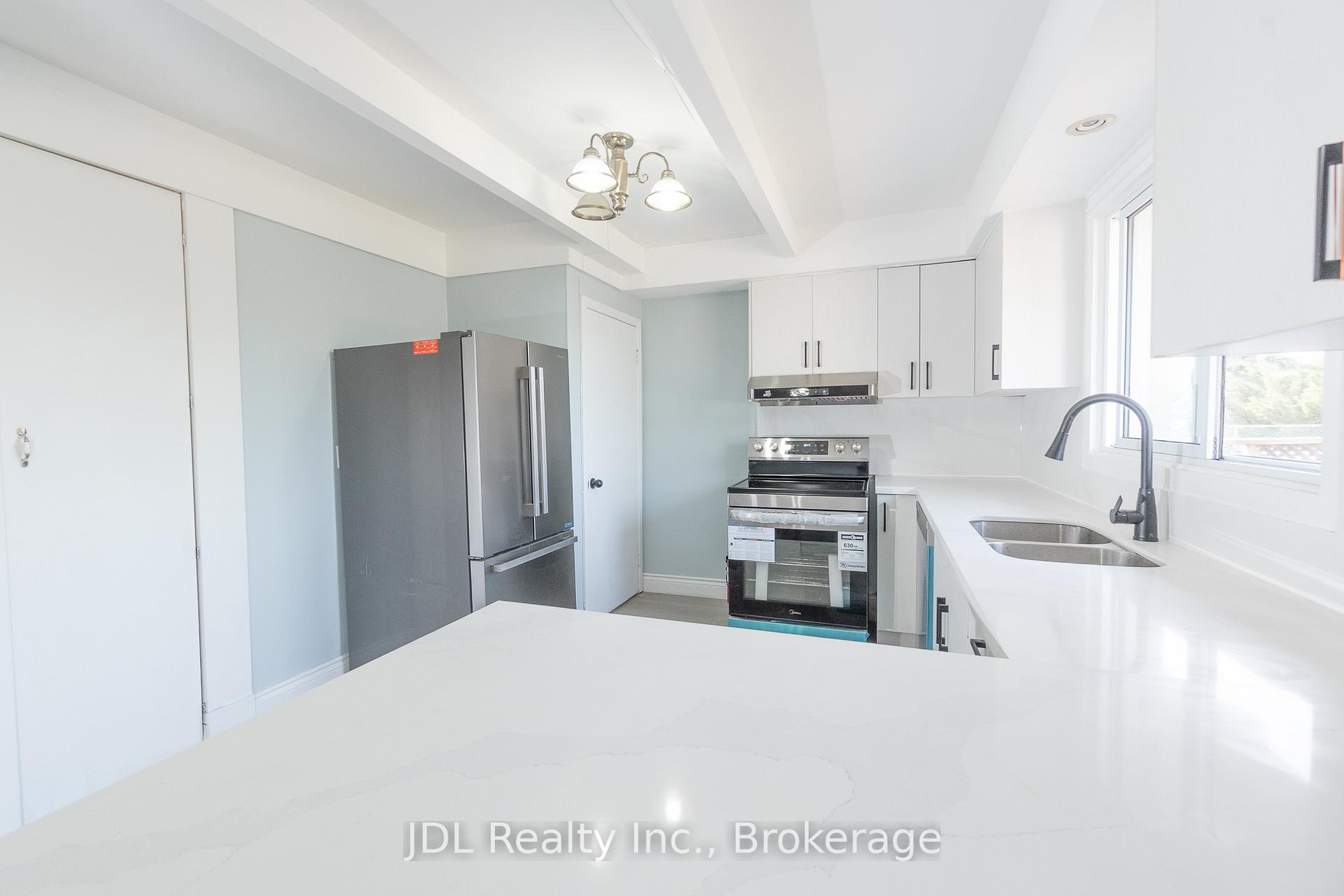Photo 12 of 121 Delmar Drive, Hamilton, Buchanan — HOMEH