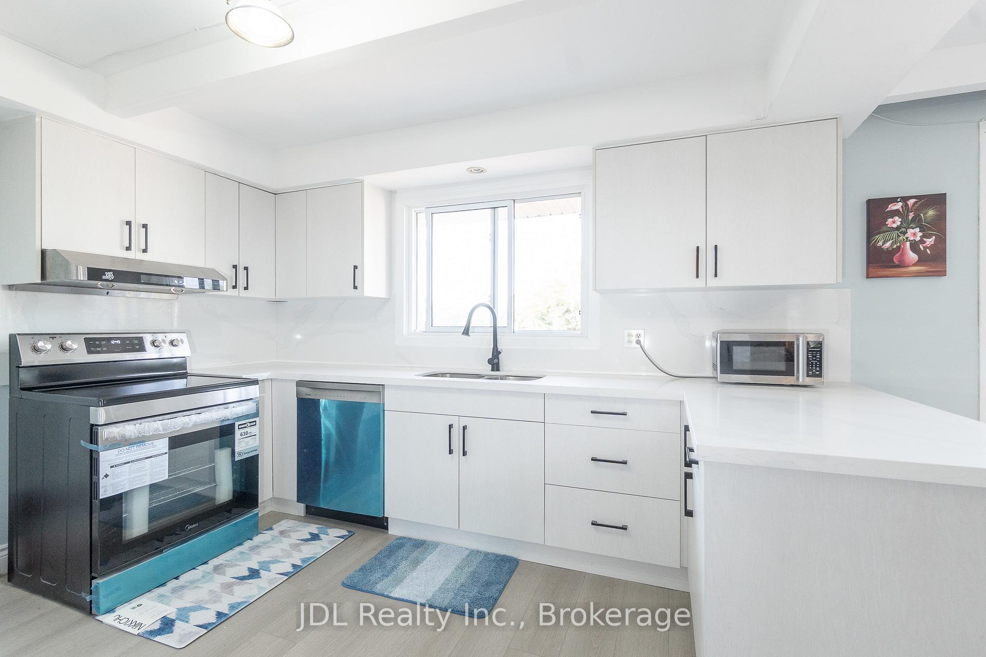 Photo 13 of 121 Delmar Drive, Hamilton, Buchanan — HOMEH