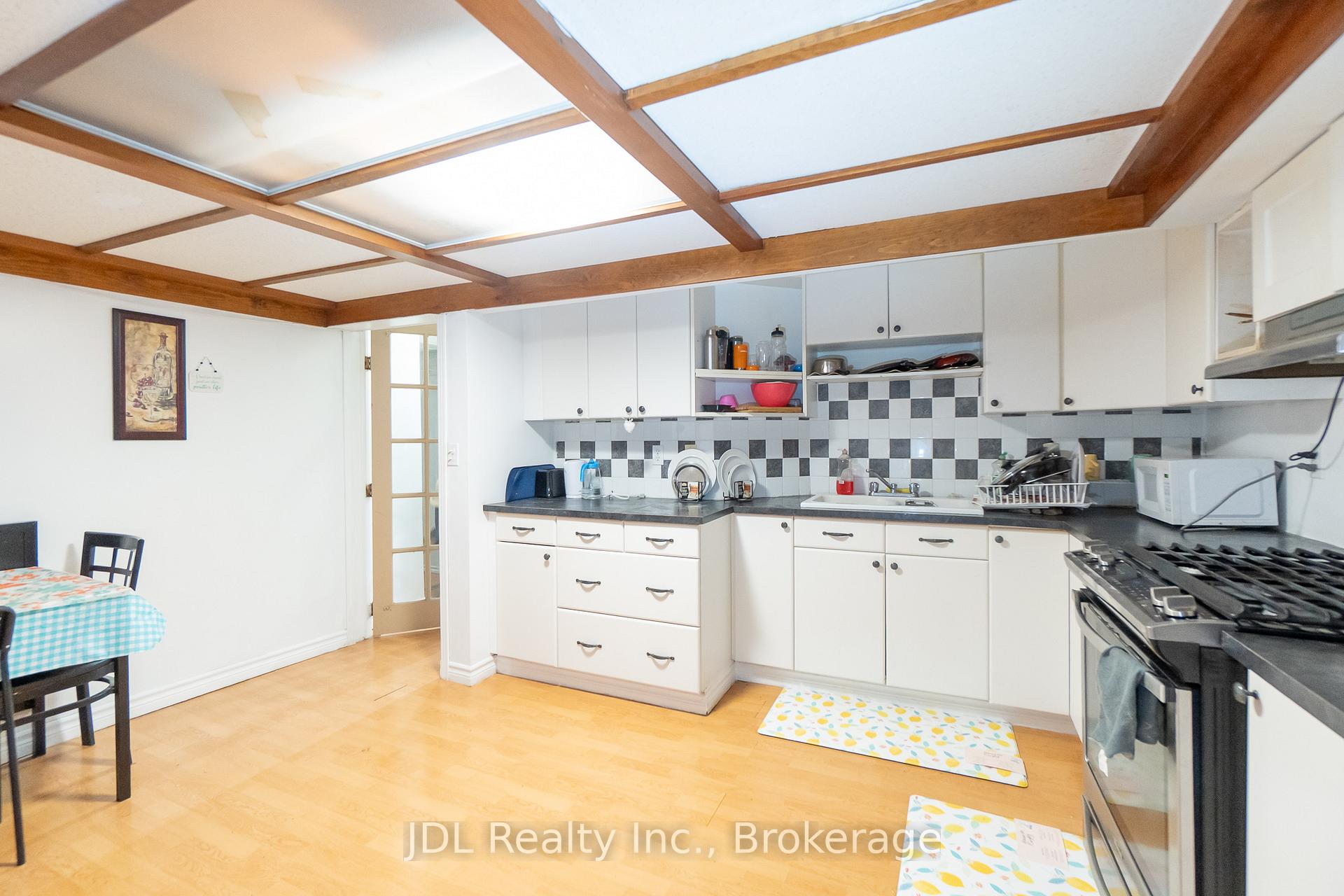 Photo 26 of 121 Delmar Drive, Hamilton, Buchanan — HOMEH