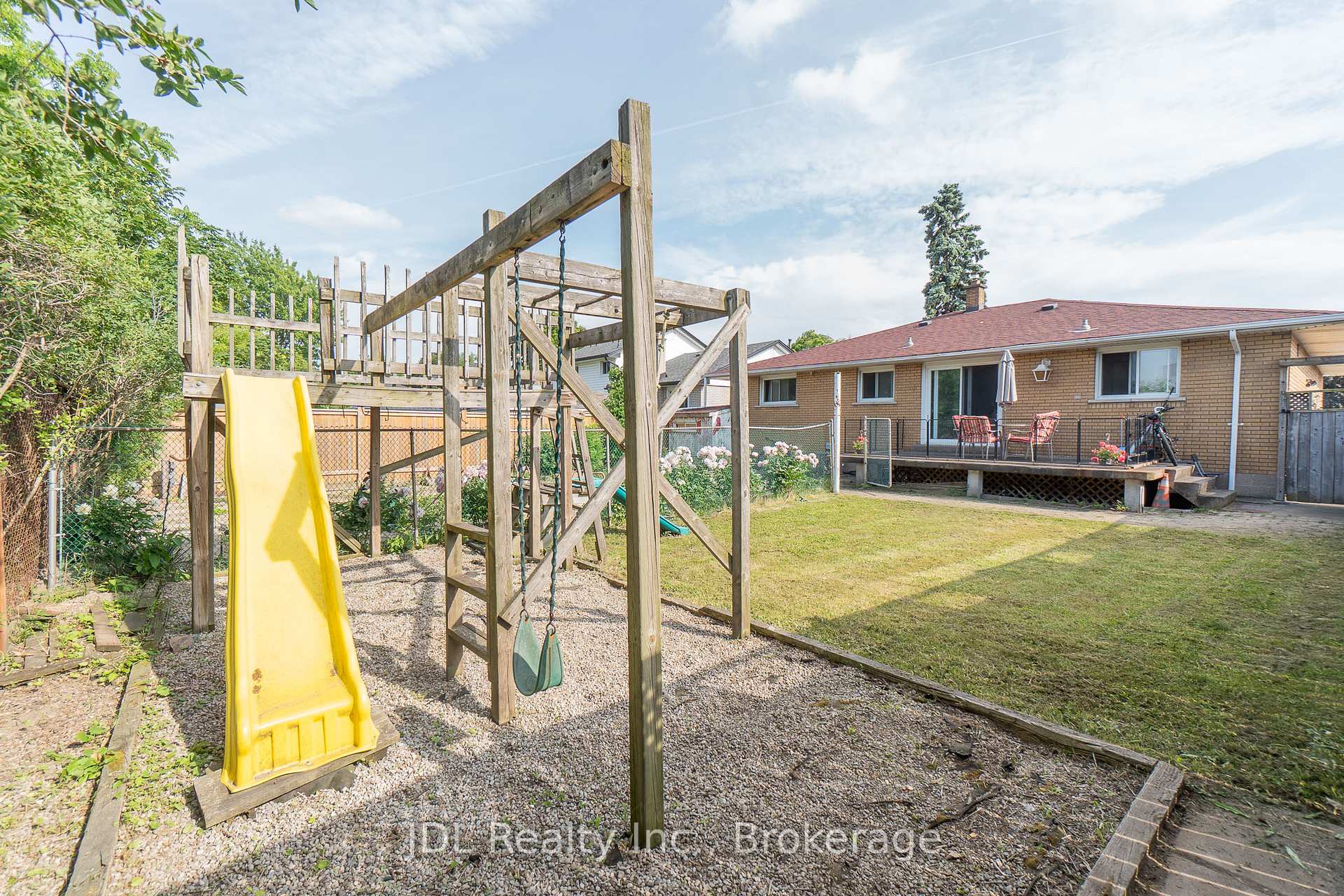 Photo 27 of 121 Delmar Drive, Hamilton, Buchanan — HOMEH