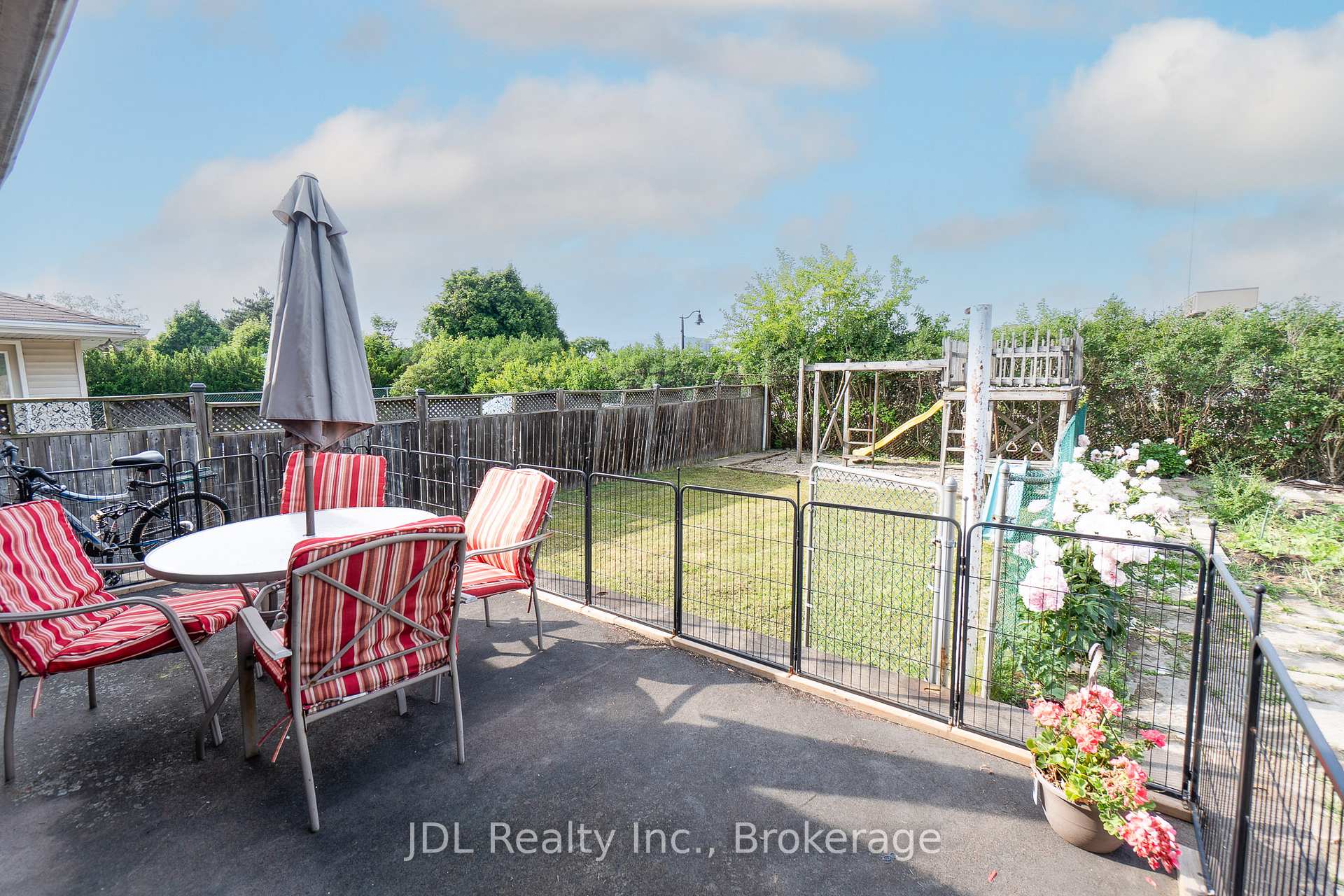 Photo 28 of 121 Delmar Drive, Hamilton, Buchanan — HOMEH