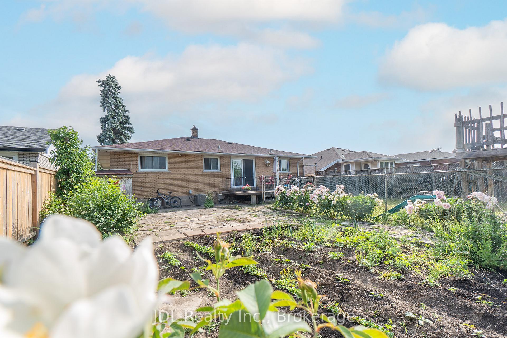 Photo 30 of 121 Delmar Drive, Hamilton, Buchanan — HOMEH