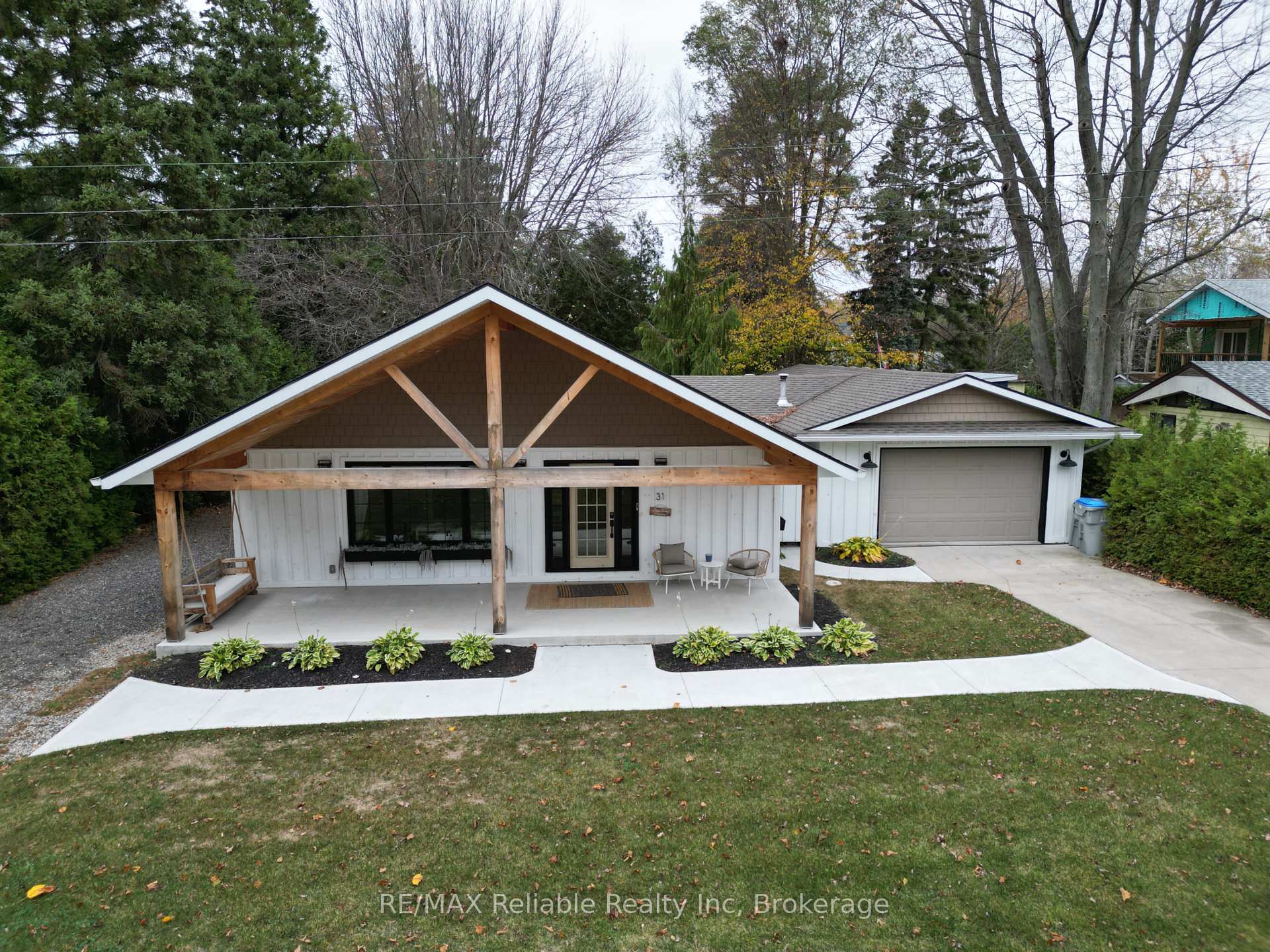 Photo 3 of 31 Glass Street, Bluewater, Bayfield — HOMEH
