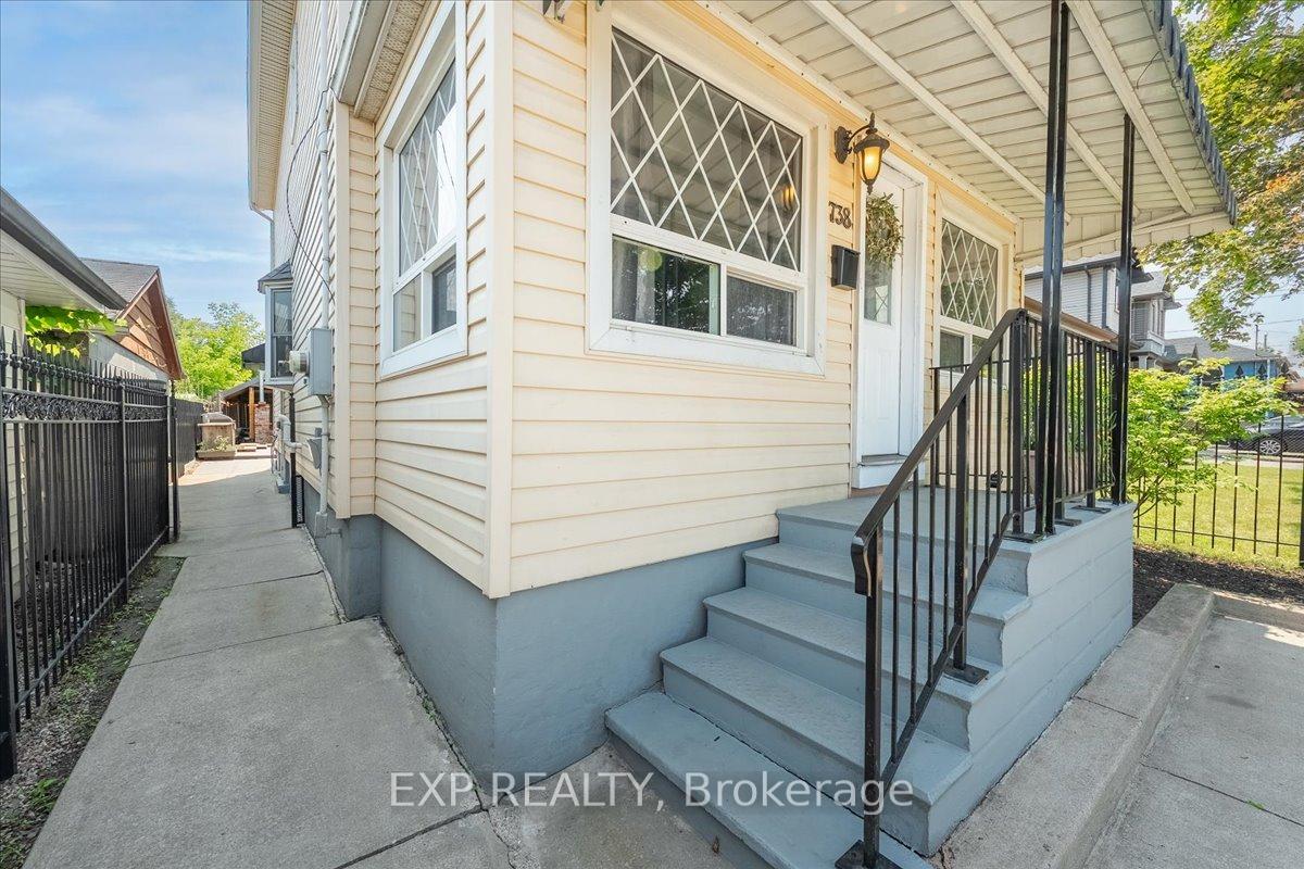 Photo 4 of 738 Knox Avenue, Hamilton, Parkview — HOMEH