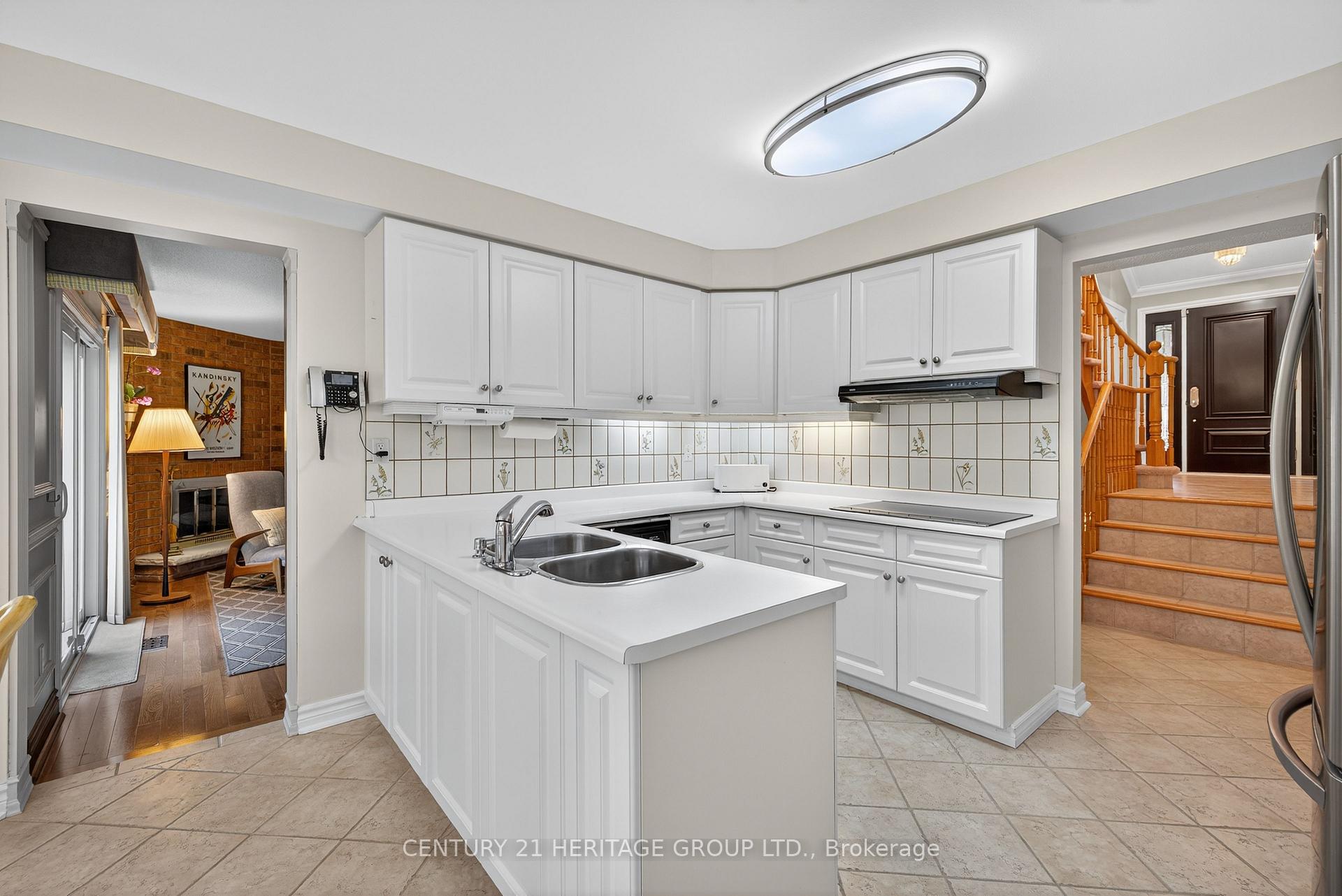Photo 6 of 41 Murdock Avenue, Aurora, Aurora Heights — HOMEH