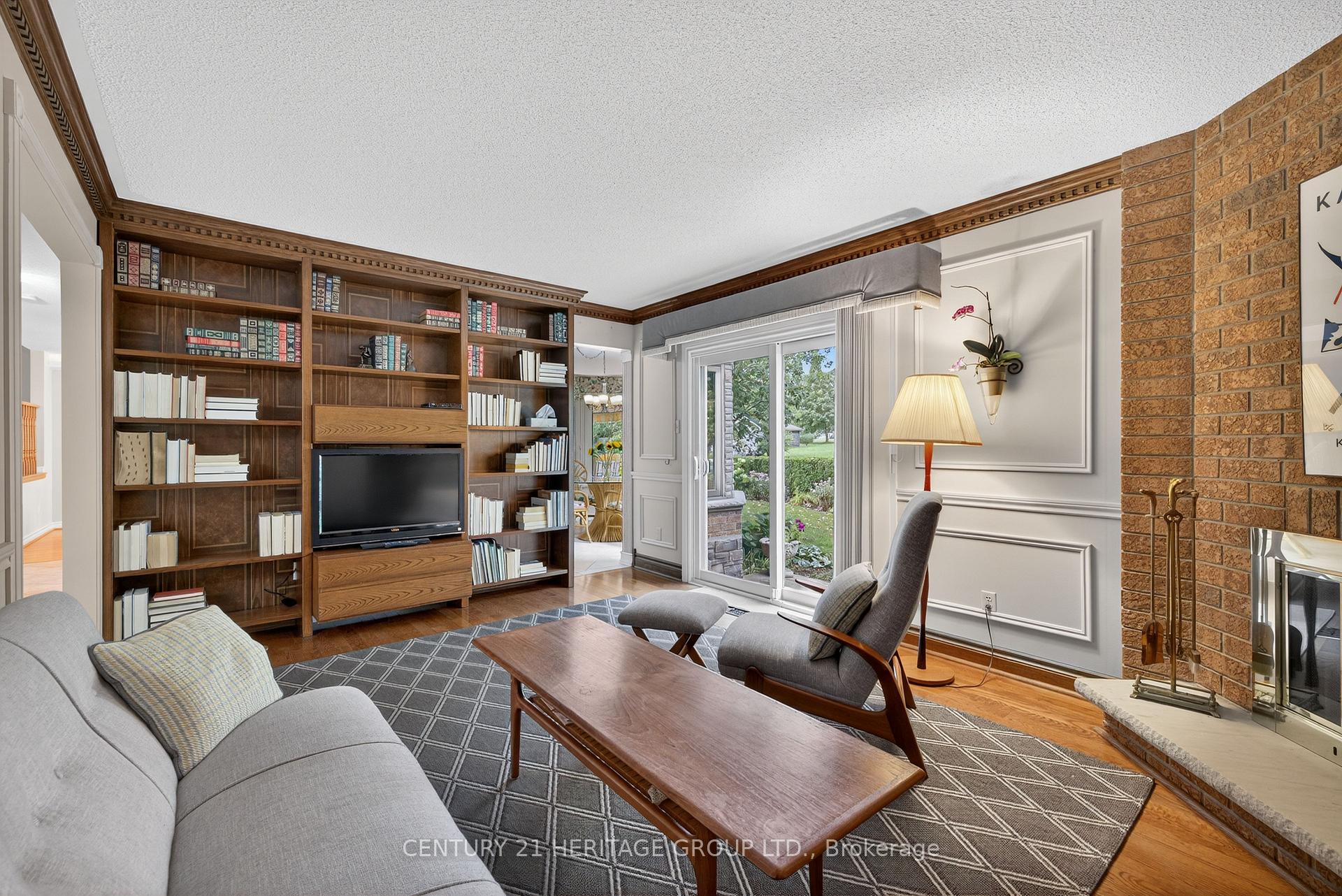 Photo 10 of 41 Murdock Avenue, Aurora, Aurora Heights — HOMEH