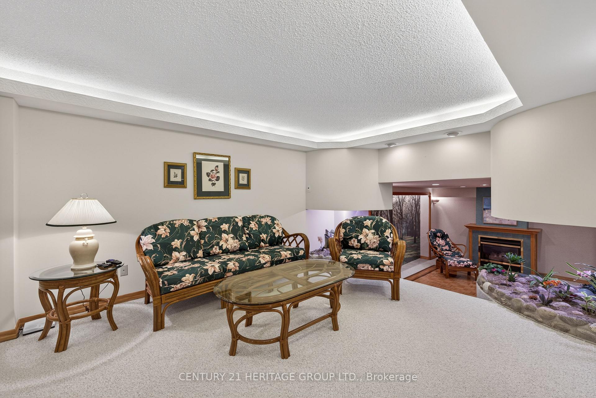Photo 13 of 41 Murdock Avenue, Aurora, Aurora Heights — HOMEH