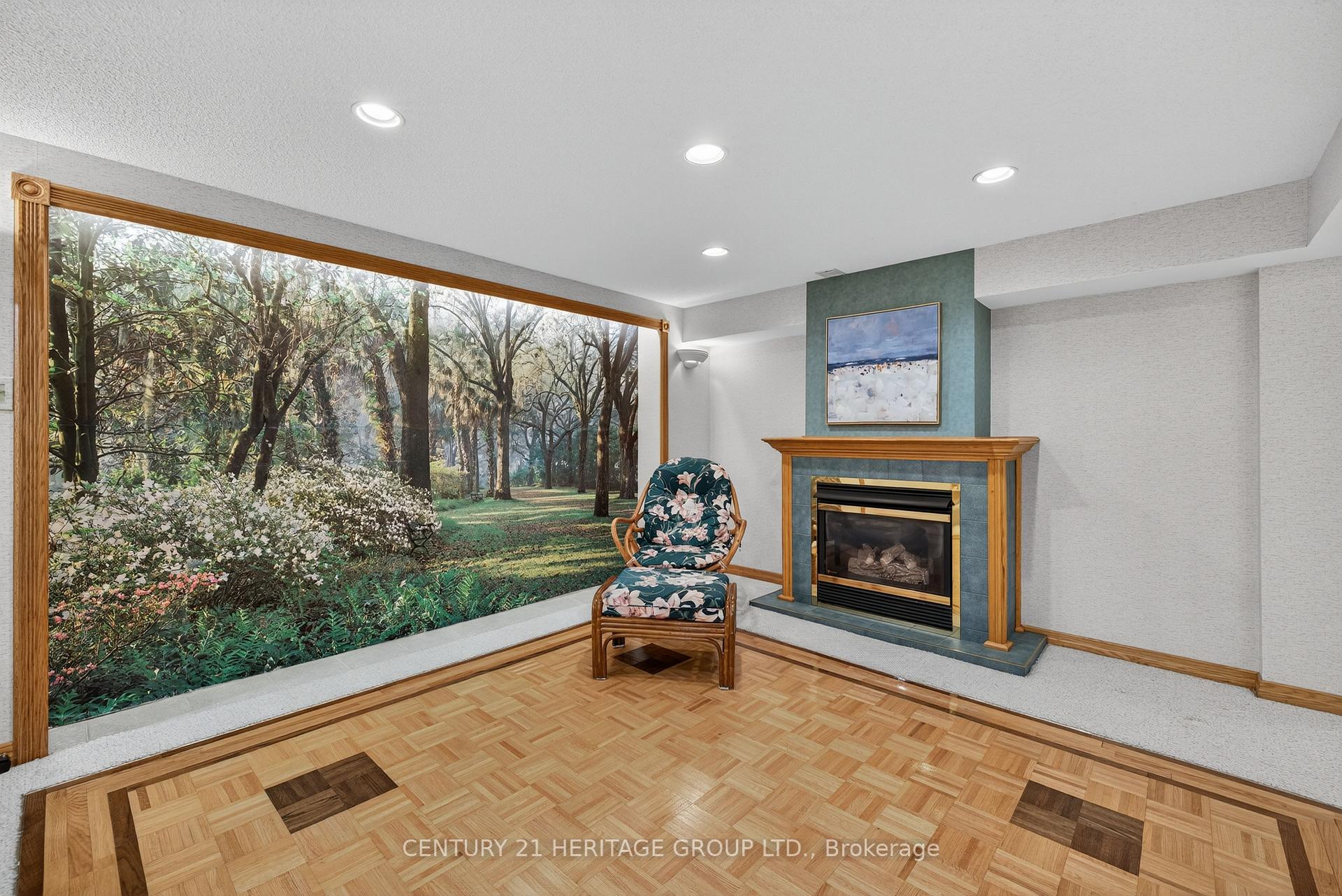 Photo 12 of 41 Murdock Avenue, Aurora, Aurora Heights — HOMEH