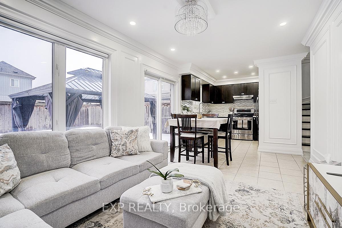 Photo 7 of 14 Carey Lane, Clarington, Bowmanville — HOMEH