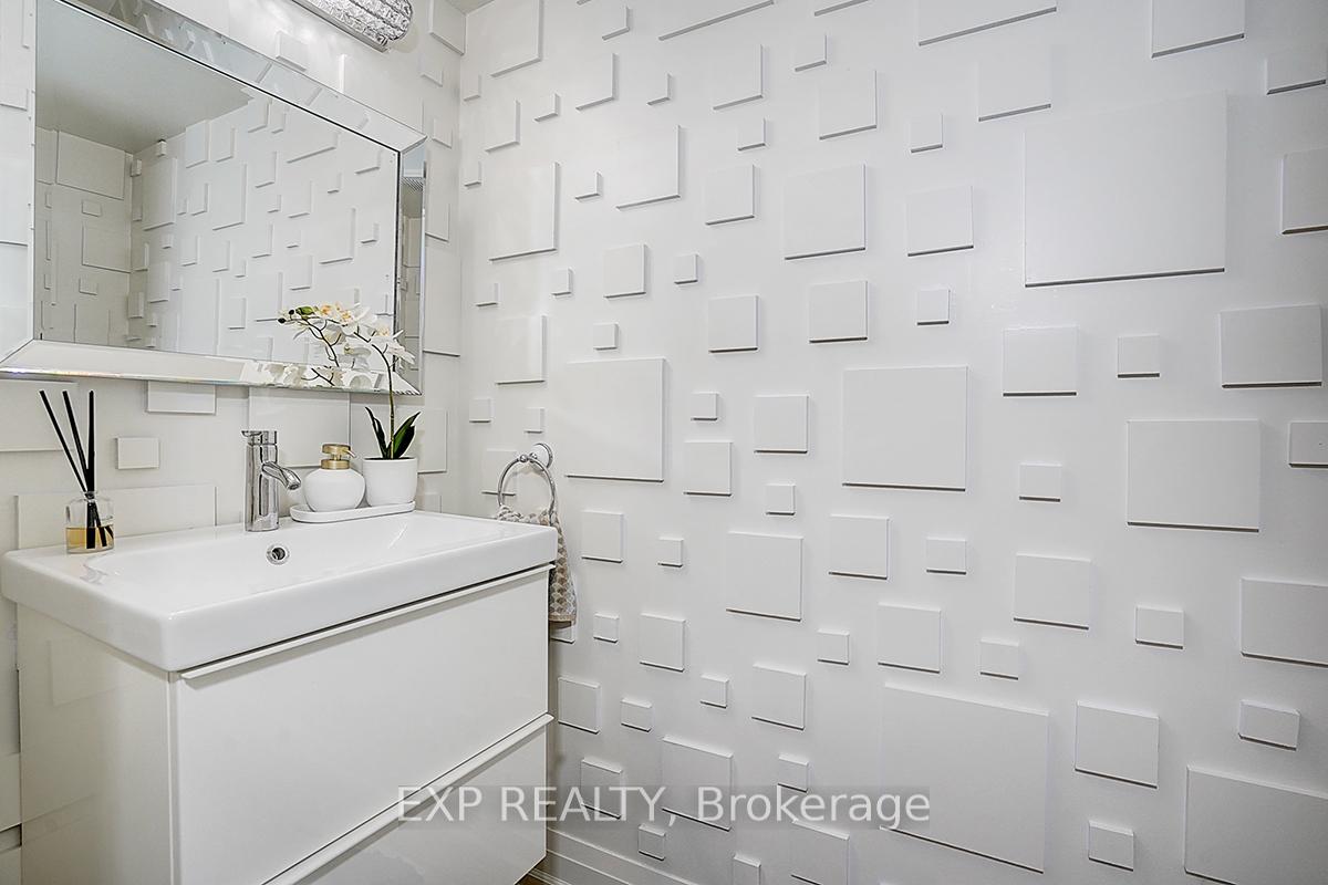 Photo 8 of 14 Carey Lane, Clarington, Bowmanville — HOMEH