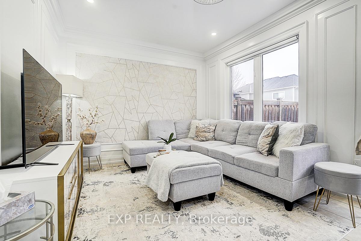 Photo 9 of 14 Carey Lane, Clarington, Bowmanville — HOMEH
