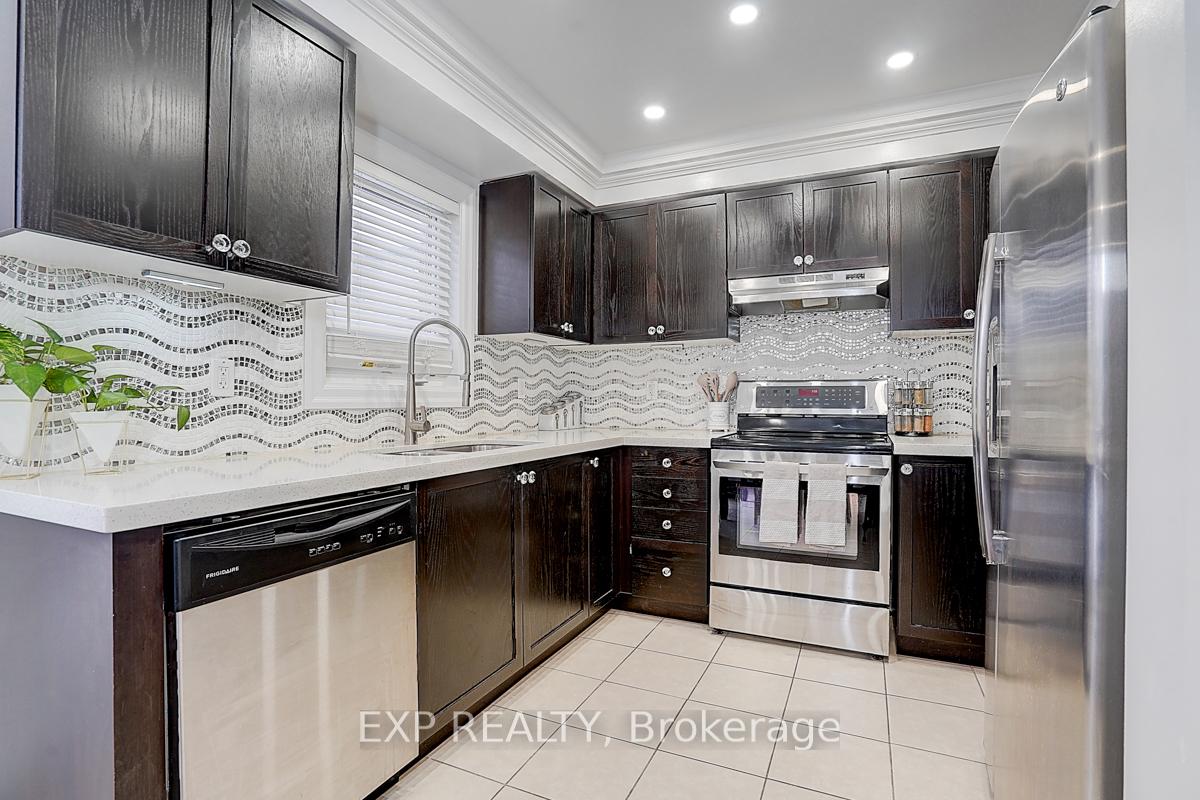 Photo 10 of 14 Carey Lane, Clarington, Bowmanville — HOMEH