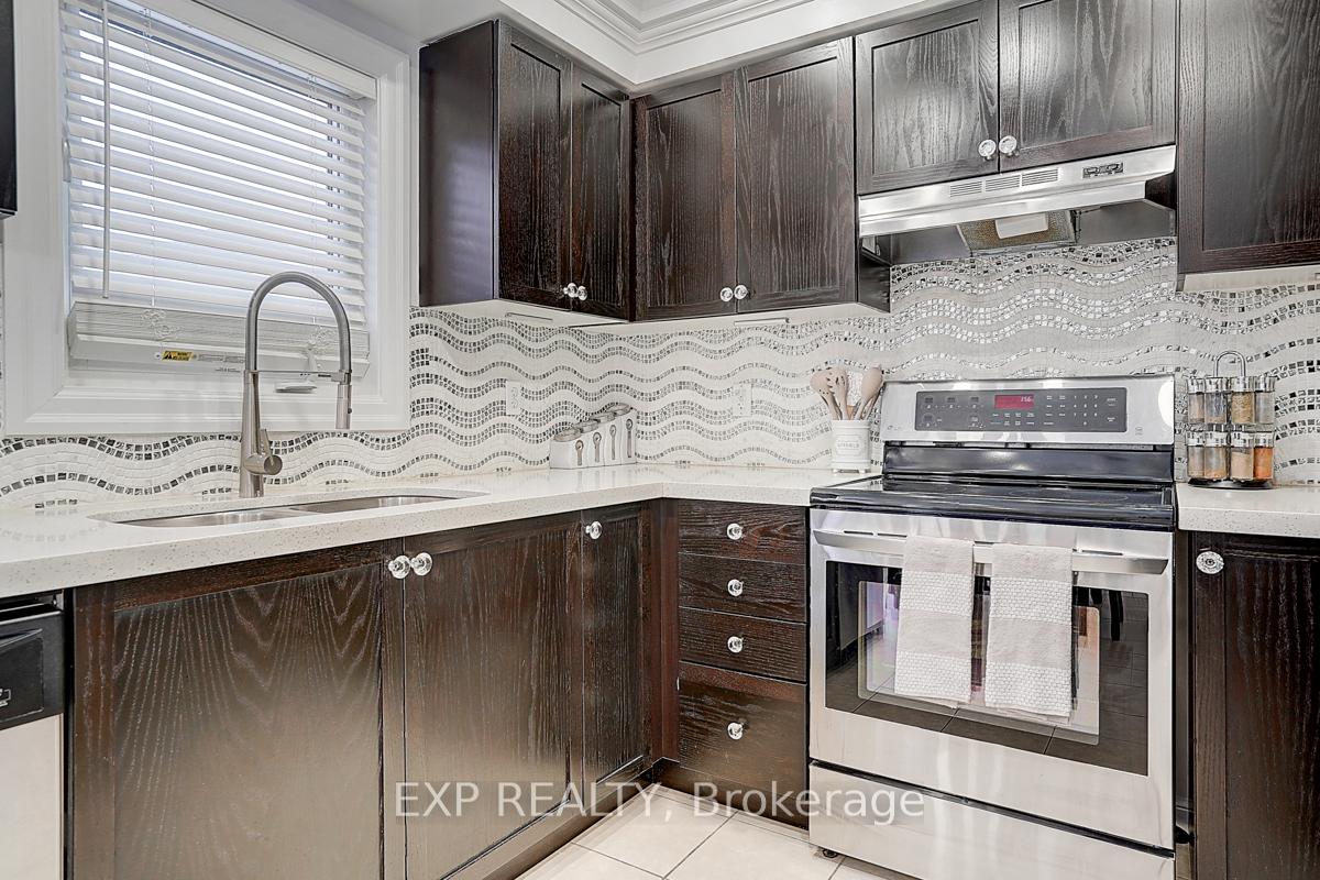 Photo 11 of 14 Carey Lane, Clarington, Bowmanville — HOMEH