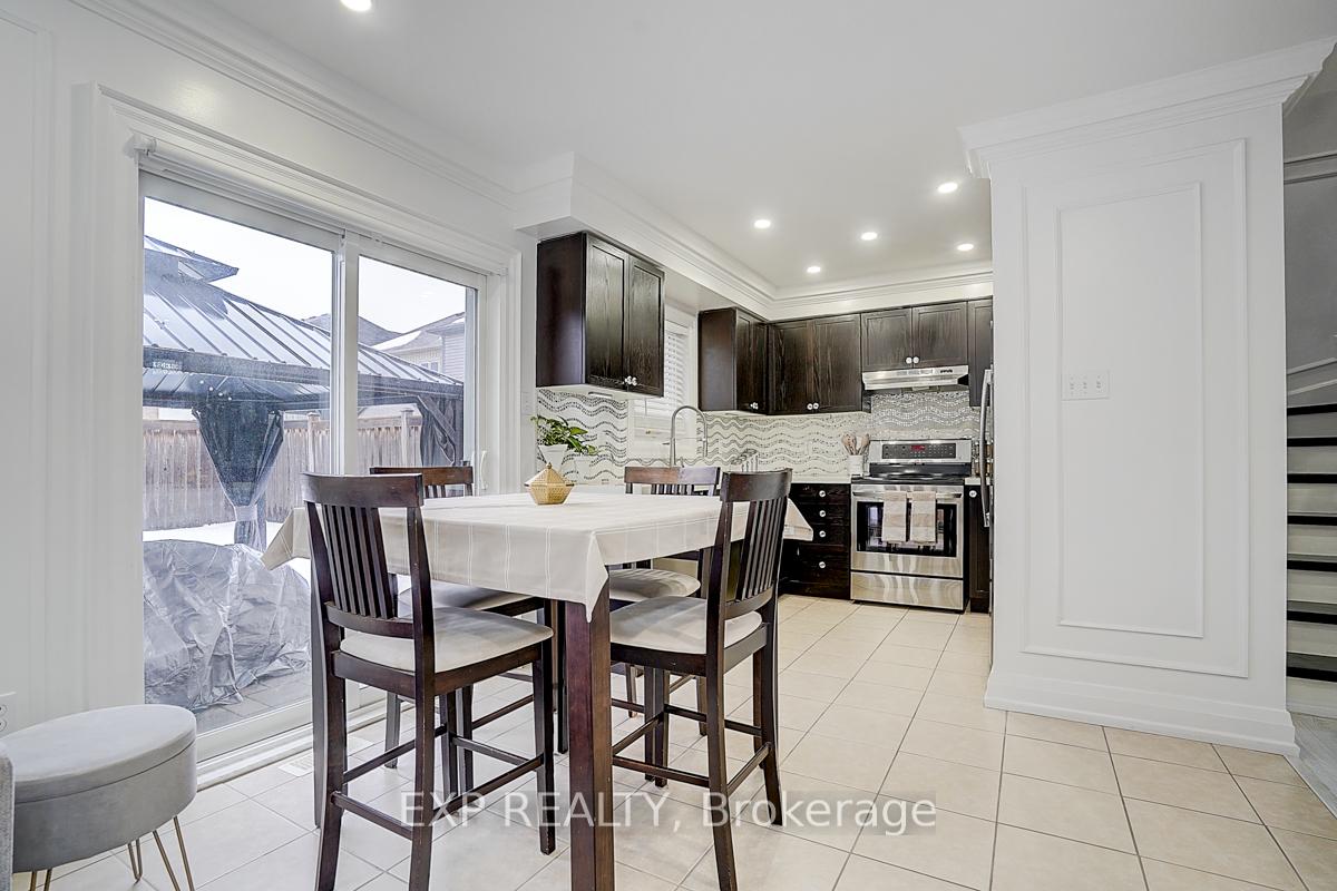 Photo 12 of 14 Carey Lane, Clarington, Bowmanville — HOMEH