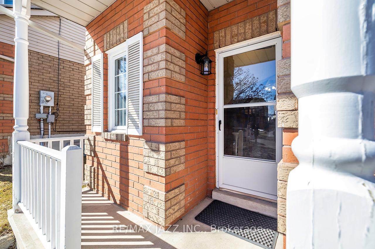 Photo 2 of 14 Trewin Lane, Clarington, Bowmanville — HOMEH
