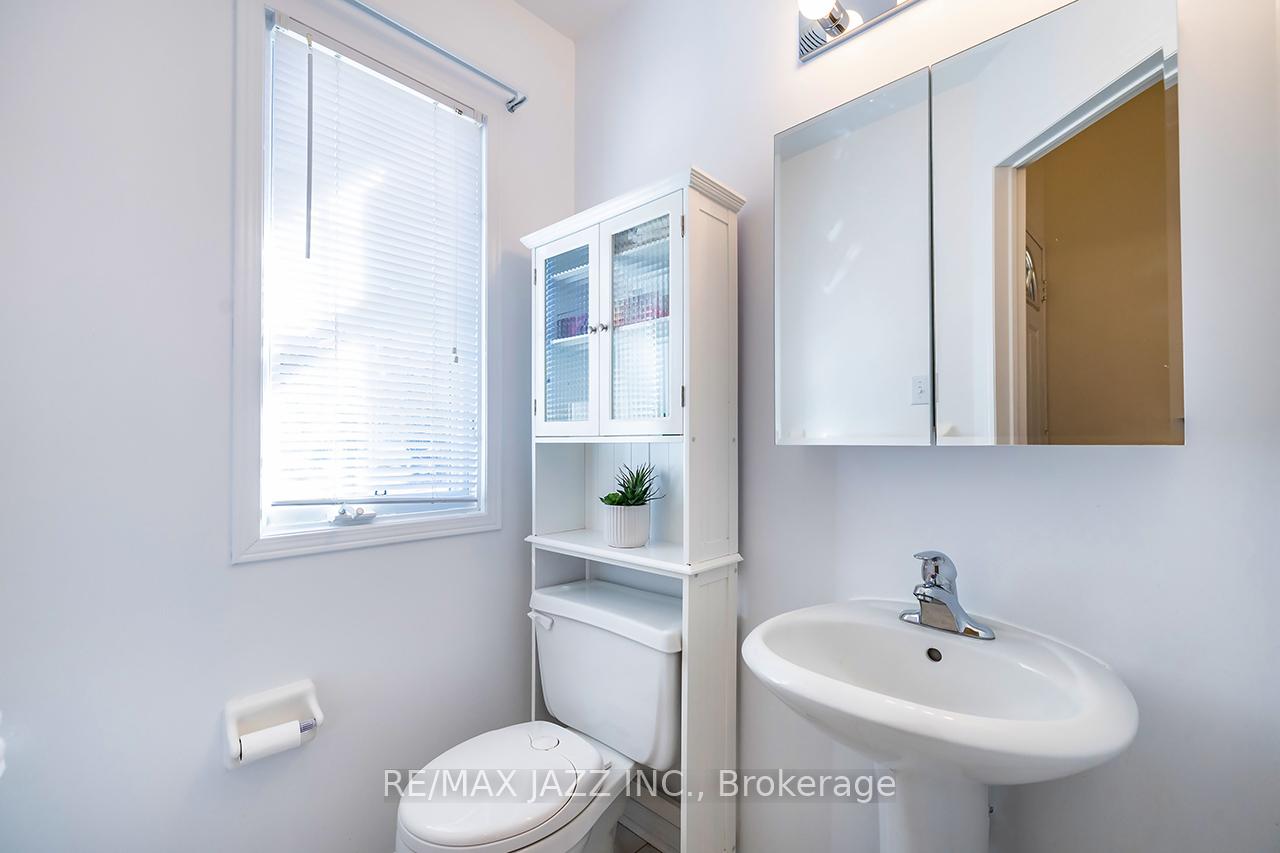 Photo 4 of 14 Trewin Lane, Clarington, Bowmanville — HOMEH