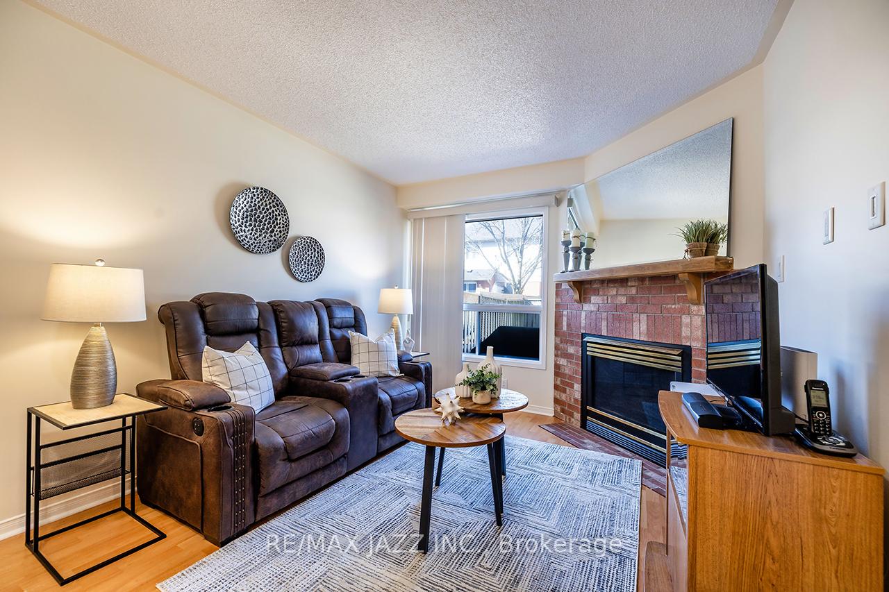 Photo 5 of 14 Trewin Lane, Clarington, Bowmanville — HOMEH