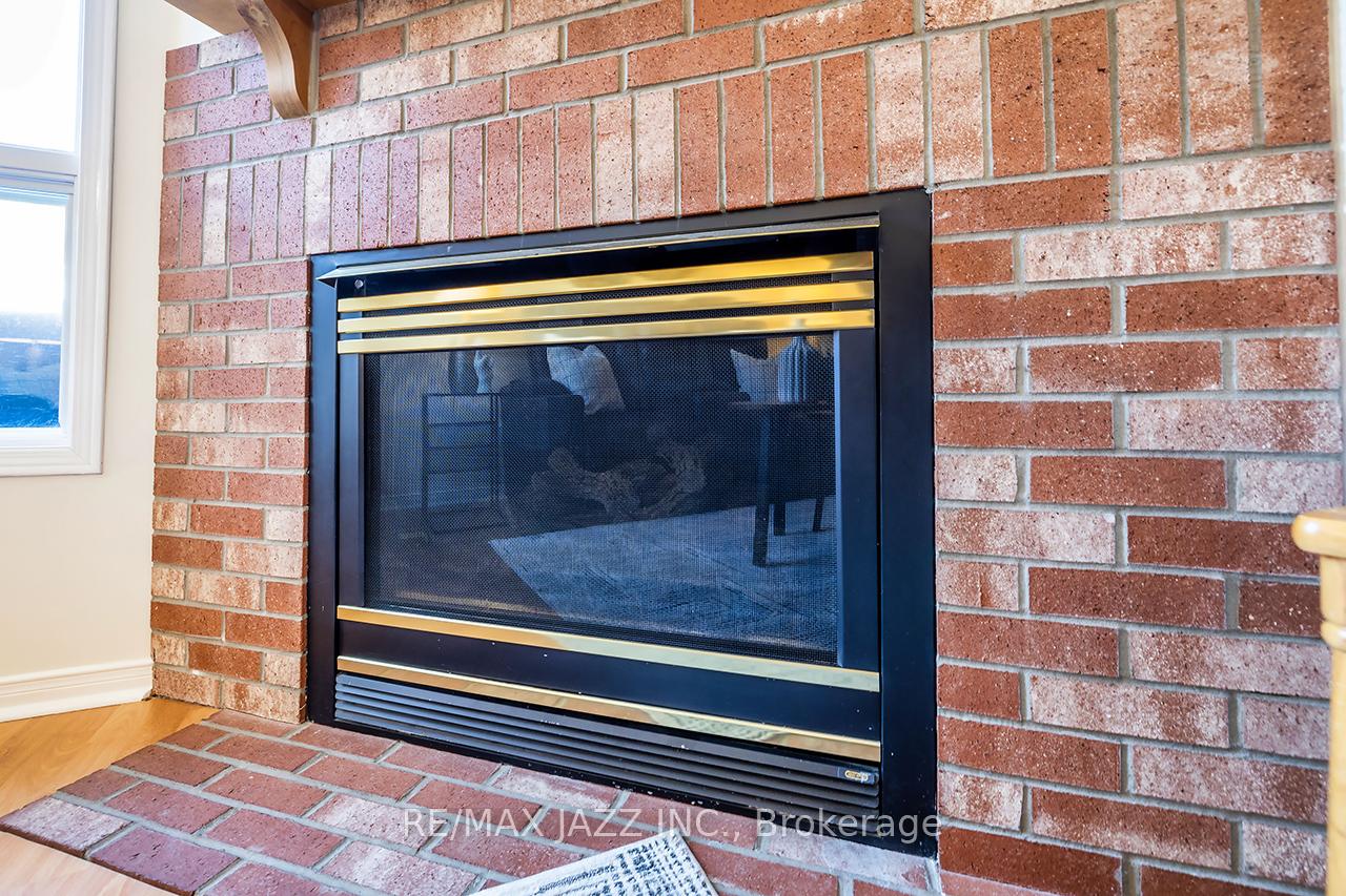 Photo 7 of 14 Trewin Lane, Clarington, Bowmanville — HOMEH