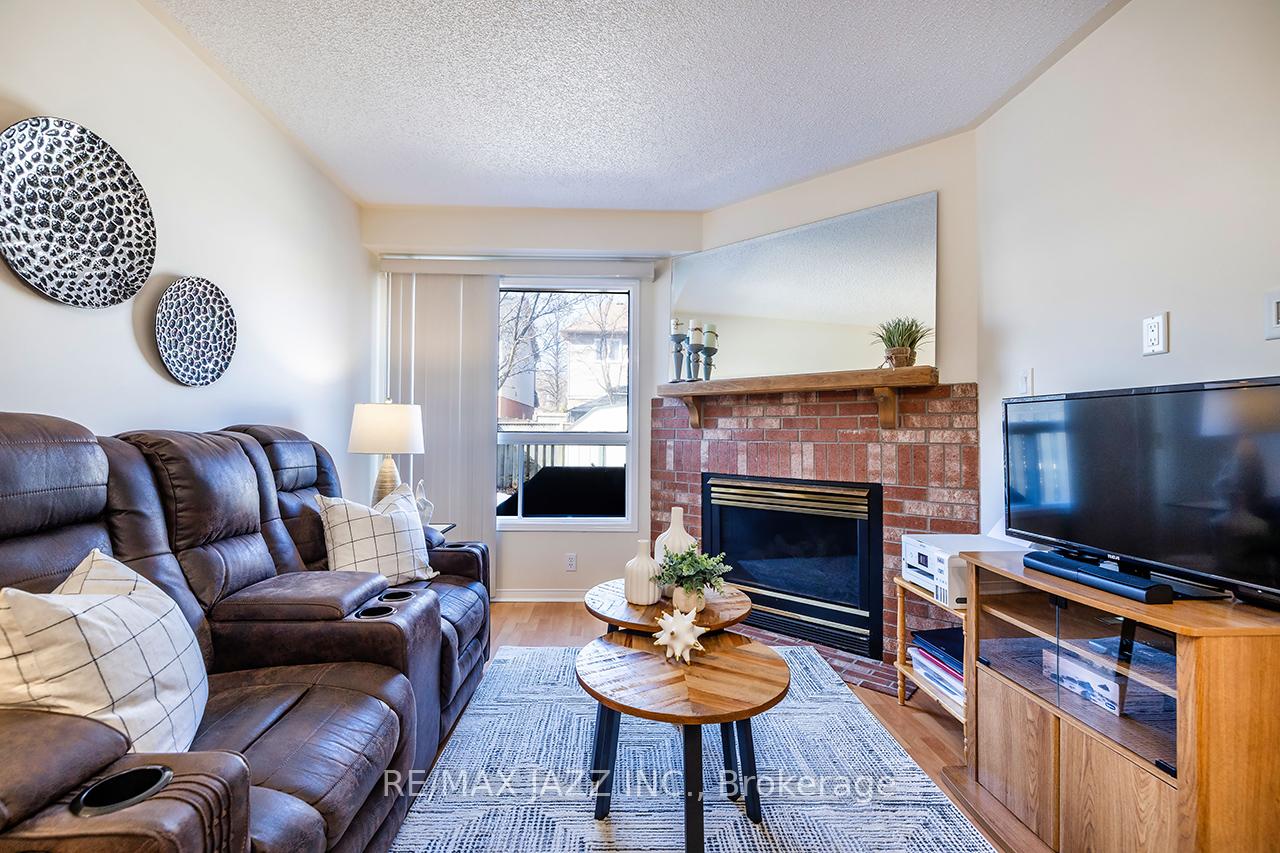 Photo 8 of 14 Trewin Lane, Clarington, Bowmanville — HOMEH