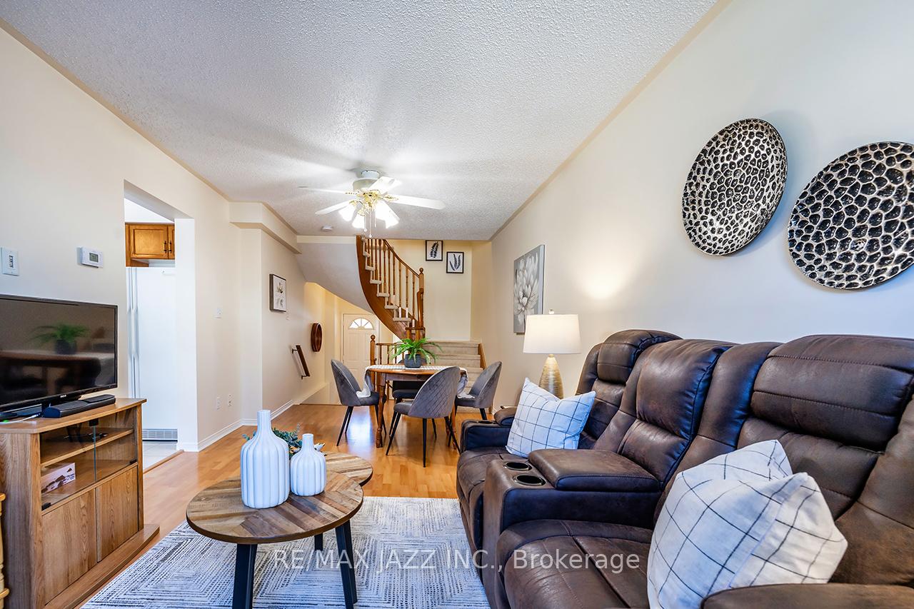 Photo 10 of 14 Trewin Lane, Clarington, Bowmanville — HOMEH