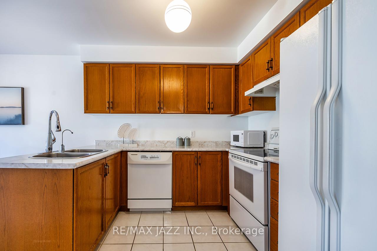 Photo 12 of 14 Trewin Lane, Clarington, Bowmanville — HOMEH