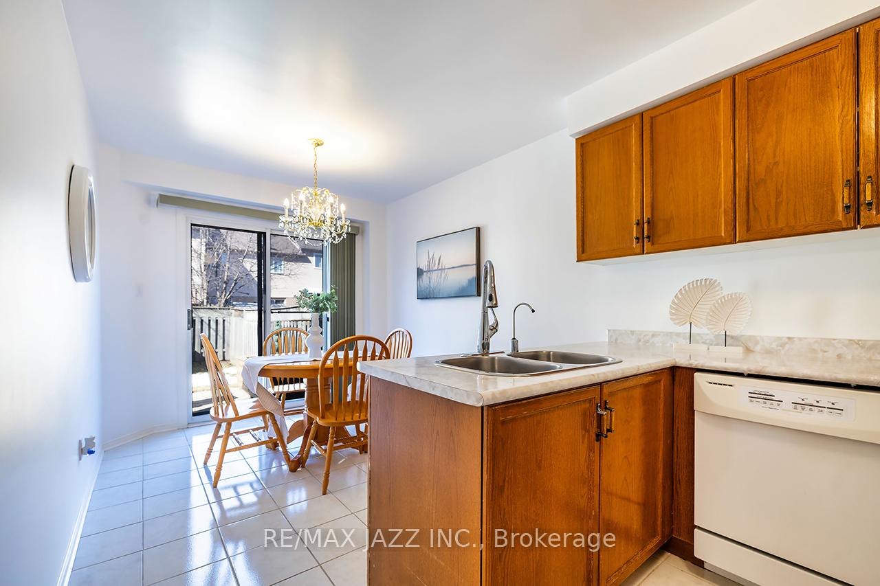 Photo 13 of 14 Trewin Lane, Clarington, Bowmanville — HOMEH