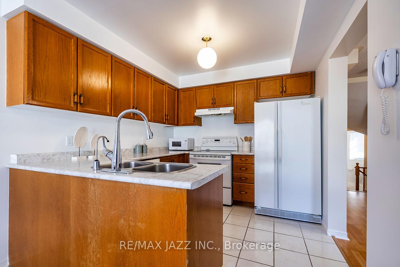 Photo 16 of 14 Trewin Lane, Clarington, Bowmanville — HOMEH