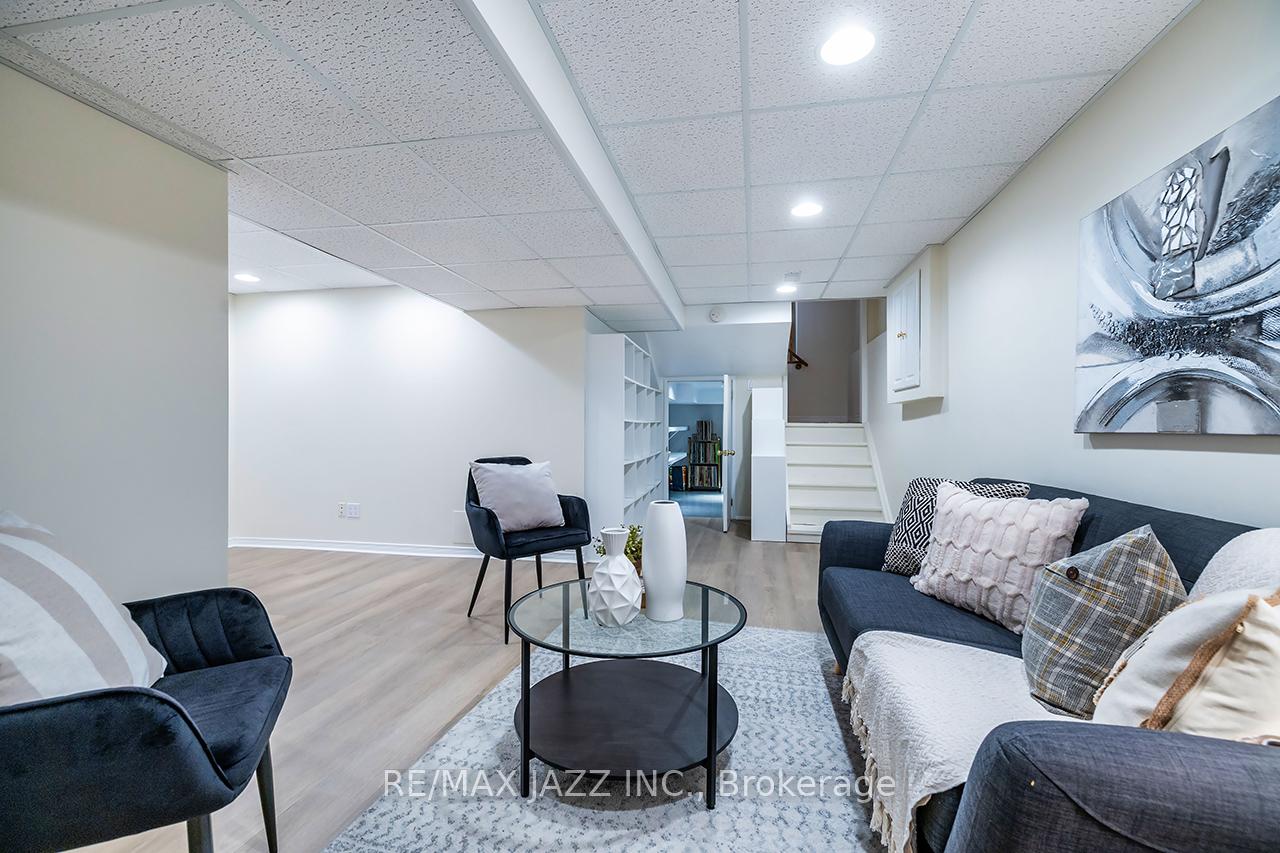 Photo 35 of 14 Trewin Lane, Clarington, Bowmanville — HOMEH