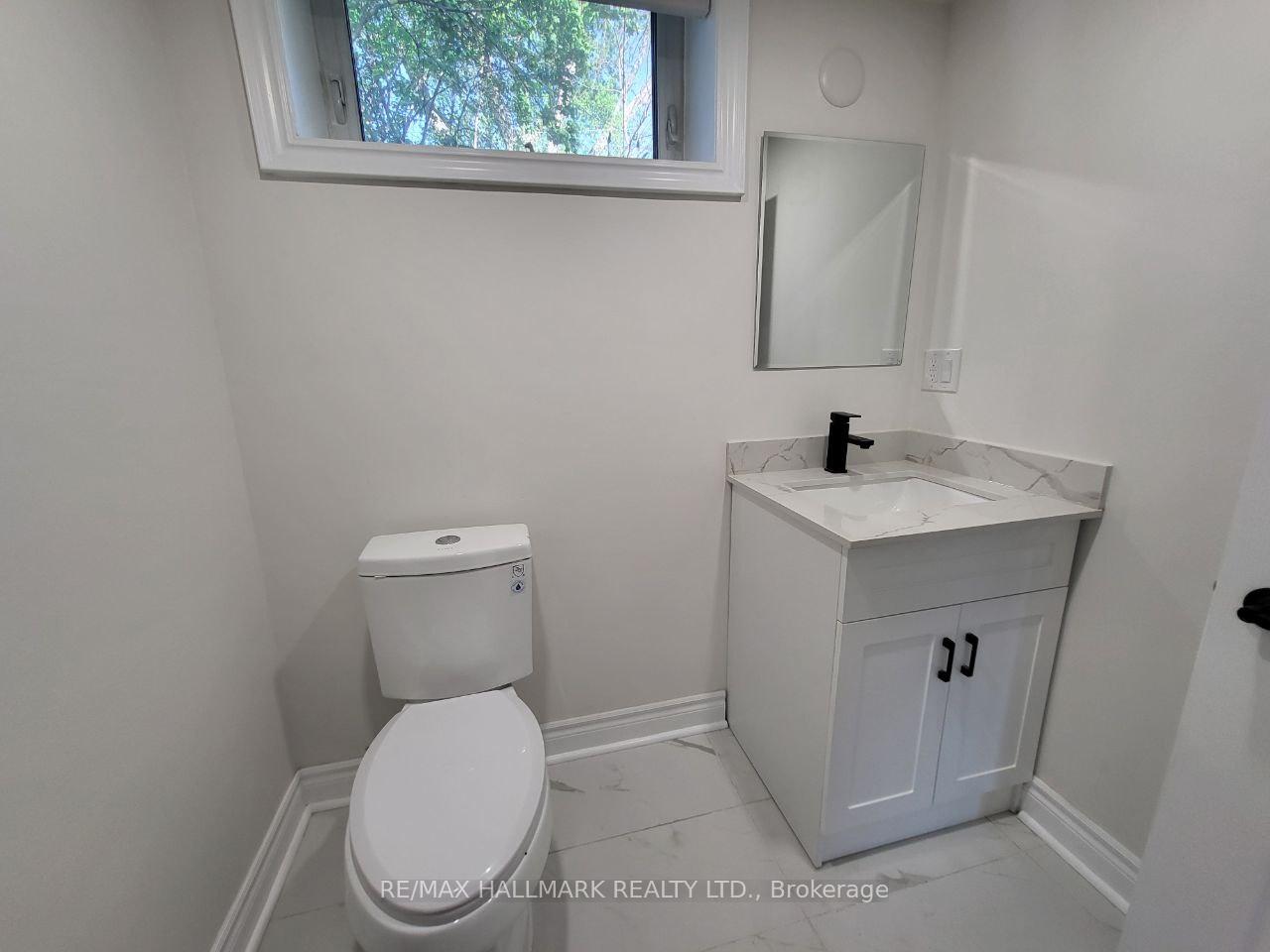 Photo 14 of Unit Lower, 51B Aurora Heights Drive, Aurora, Aurora Heights — HOMEH