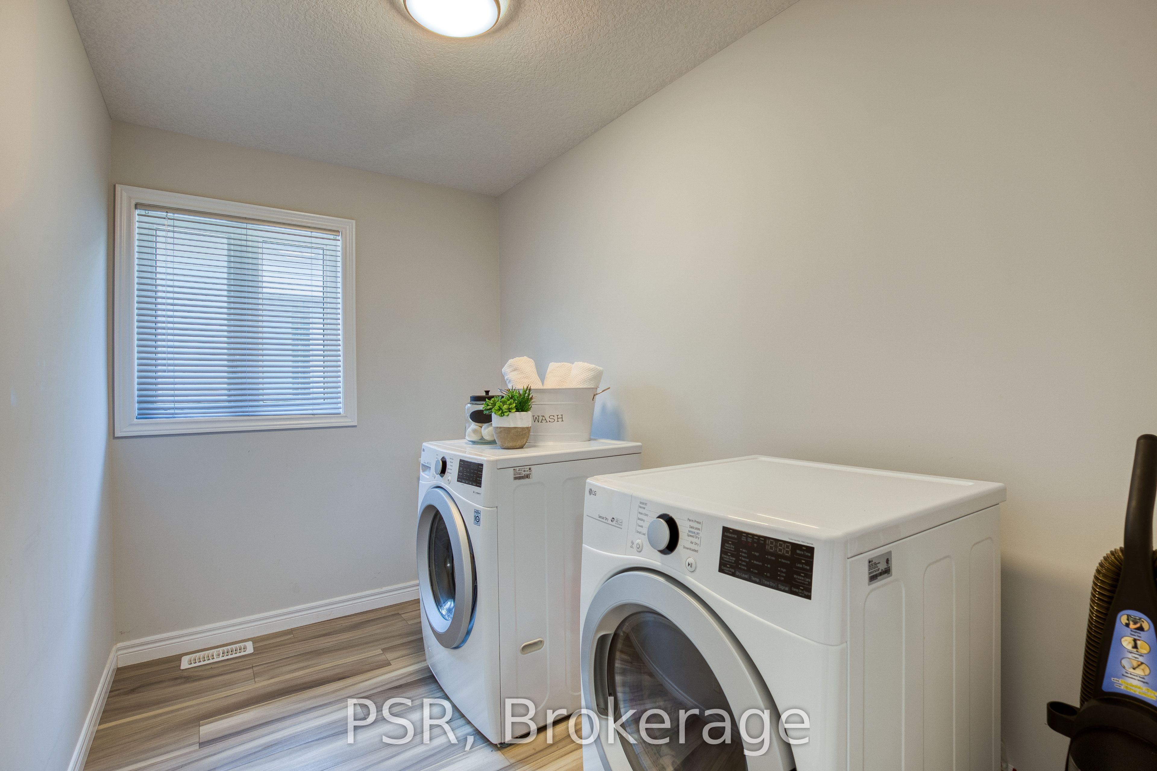 Photo 76 of 80 Arlington Parkway, Brant, Paris — HOMEH