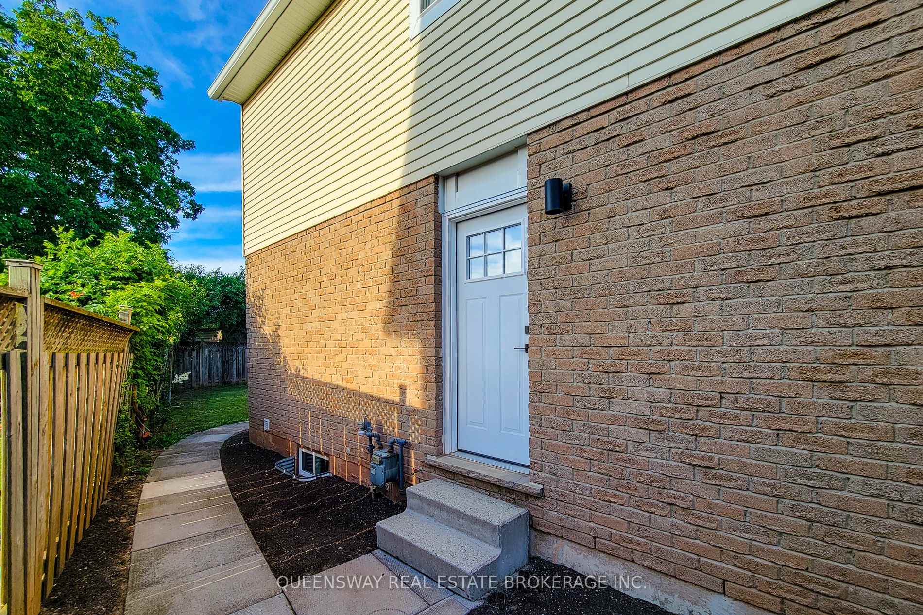 Photo 8 of 142 Macintosh Drive, Hamilton, Stoney Creek — HOMEH