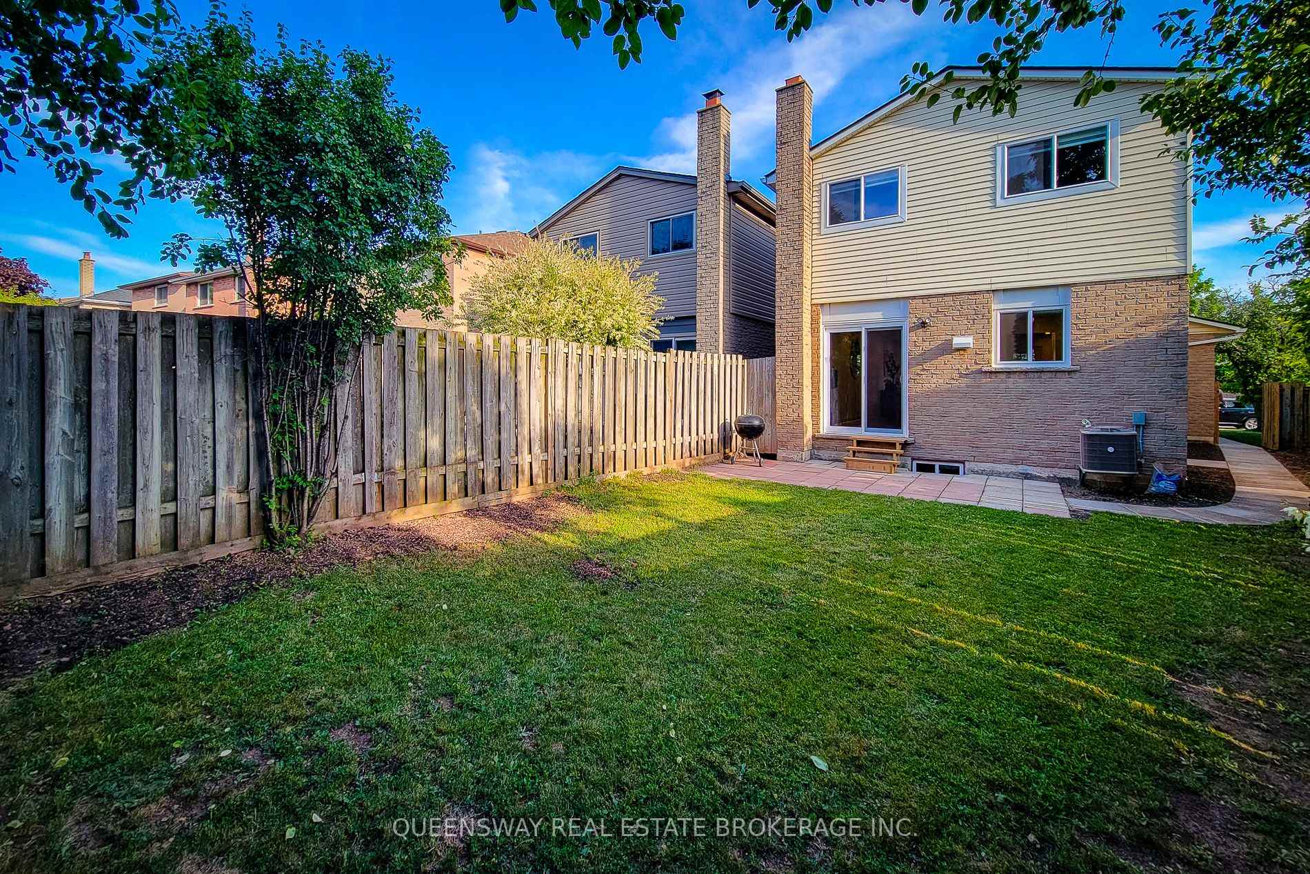 Photo 9 of 142 Macintosh Drive, Hamilton, Stoney Creek — HOMEH