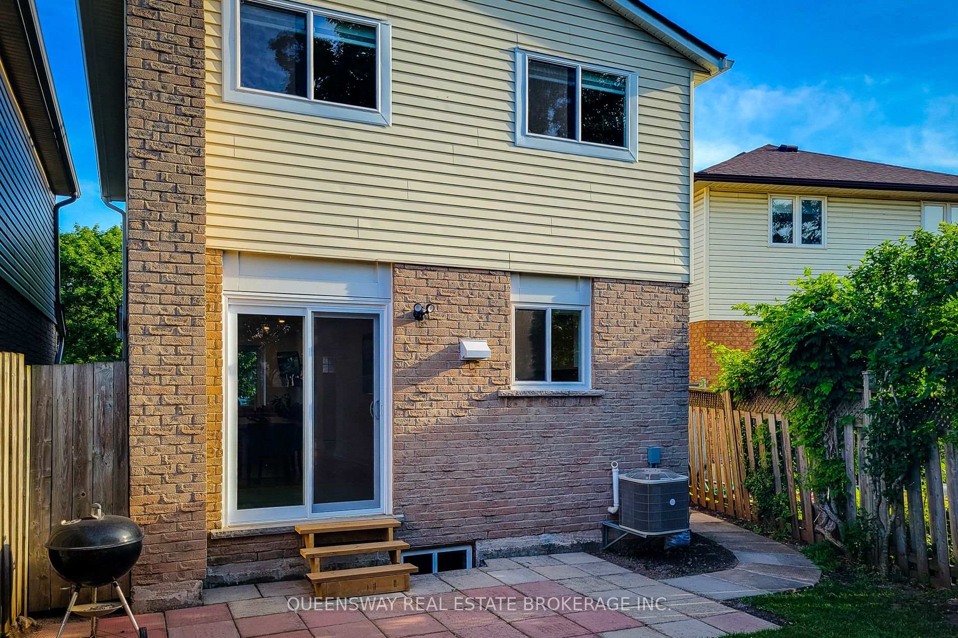Photo 10 of 142 Macintosh Drive, Hamilton, Stoney Creek — HOMEH