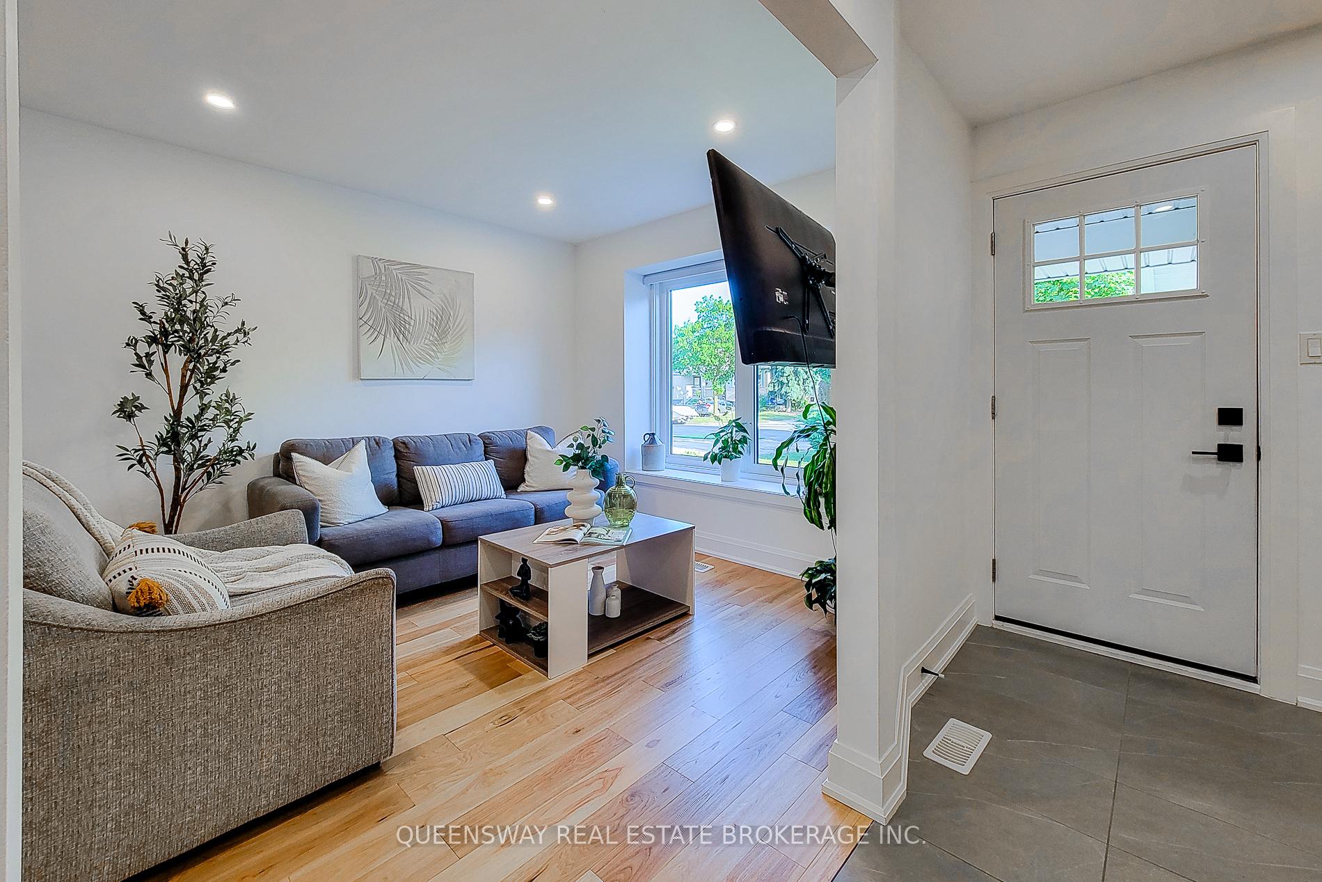 Photo 15 of 142 Macintosh Drive, Hamilton, Stoney Creek — HOMEH