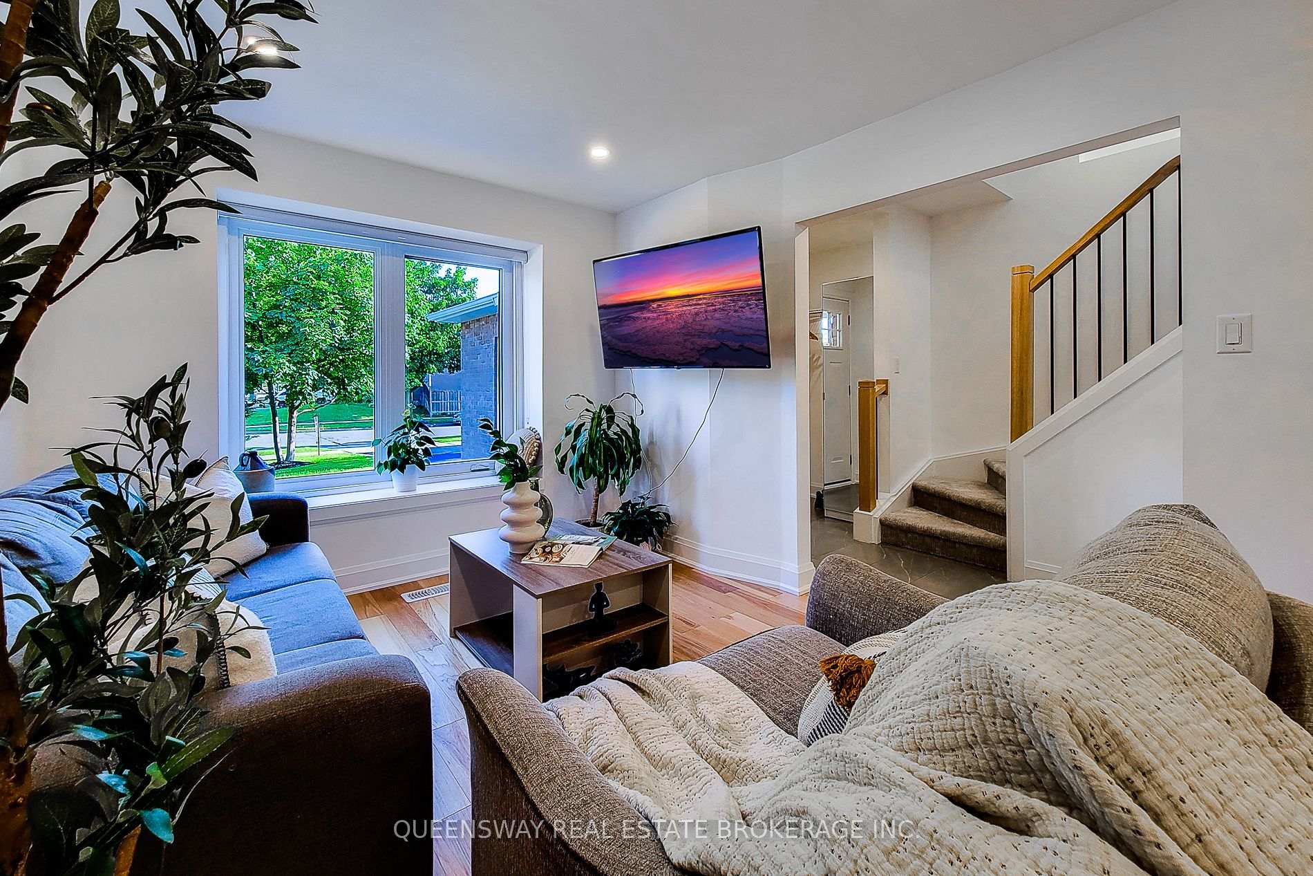 Photo 16 of 142 Macintosh Drive, Hamilton, Stoney Creek — HOMEH