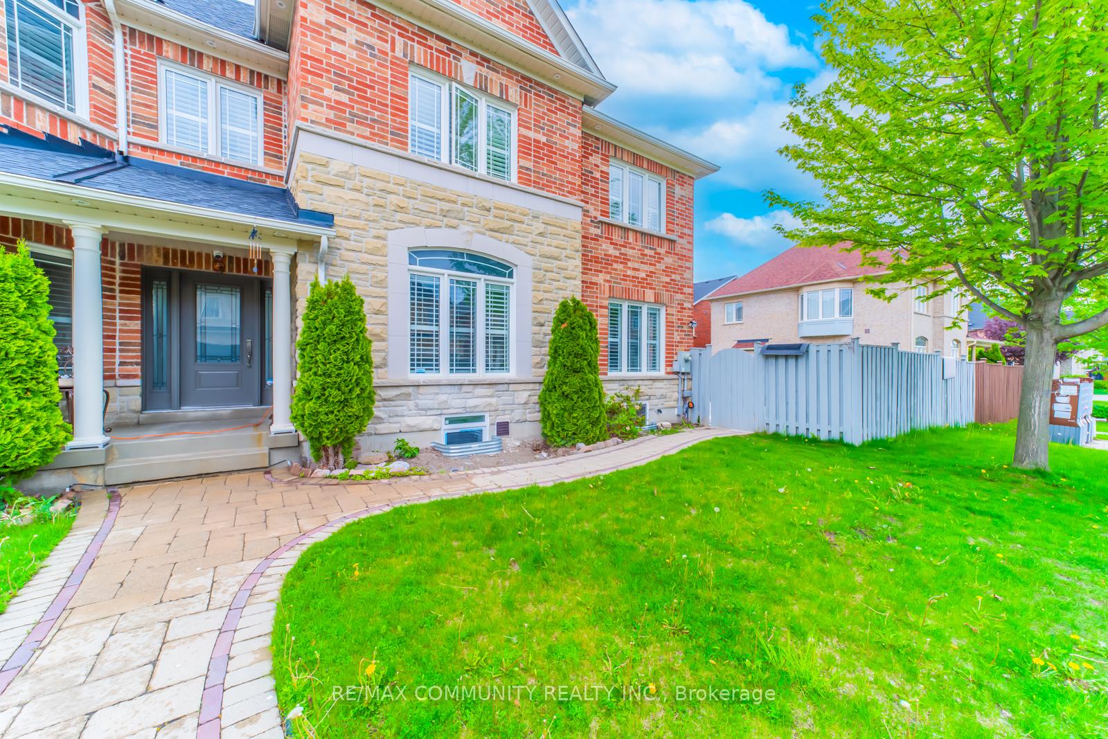 Photo 3 of 3 Sivyer Crescent, Ajax, Northeast Ajax — HOMEH