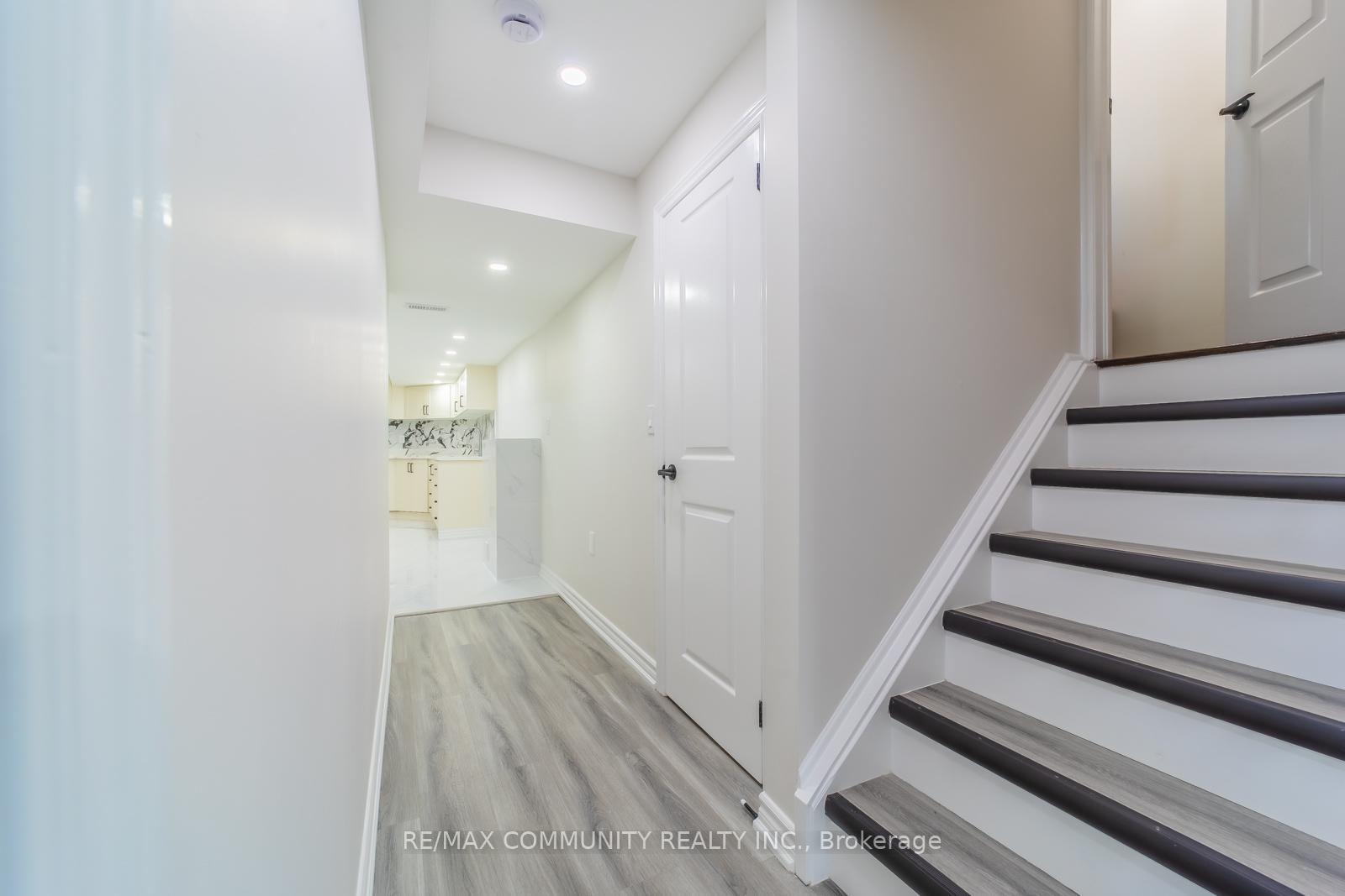 Photo 8 of 3 Sivyer Crescent, Ajax, Northeast Ajax — HOMEH