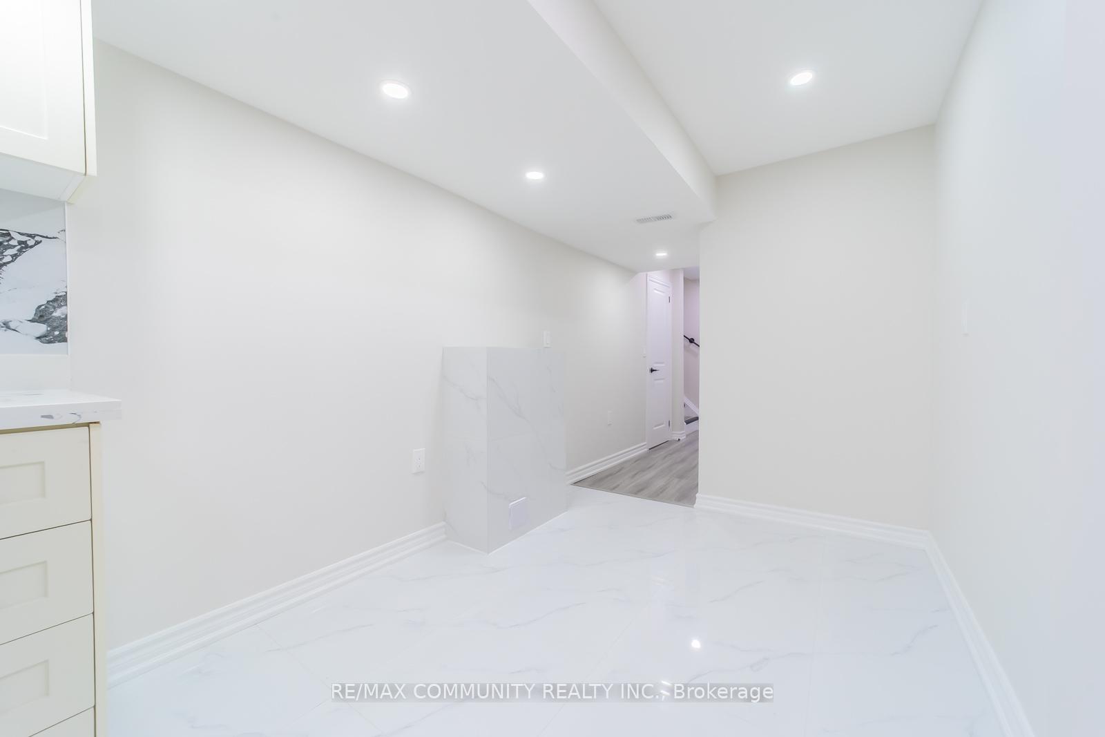 Photo 10 of 3 Sivyer Crescent, Ajax, Northeast Ajax — HOMEH