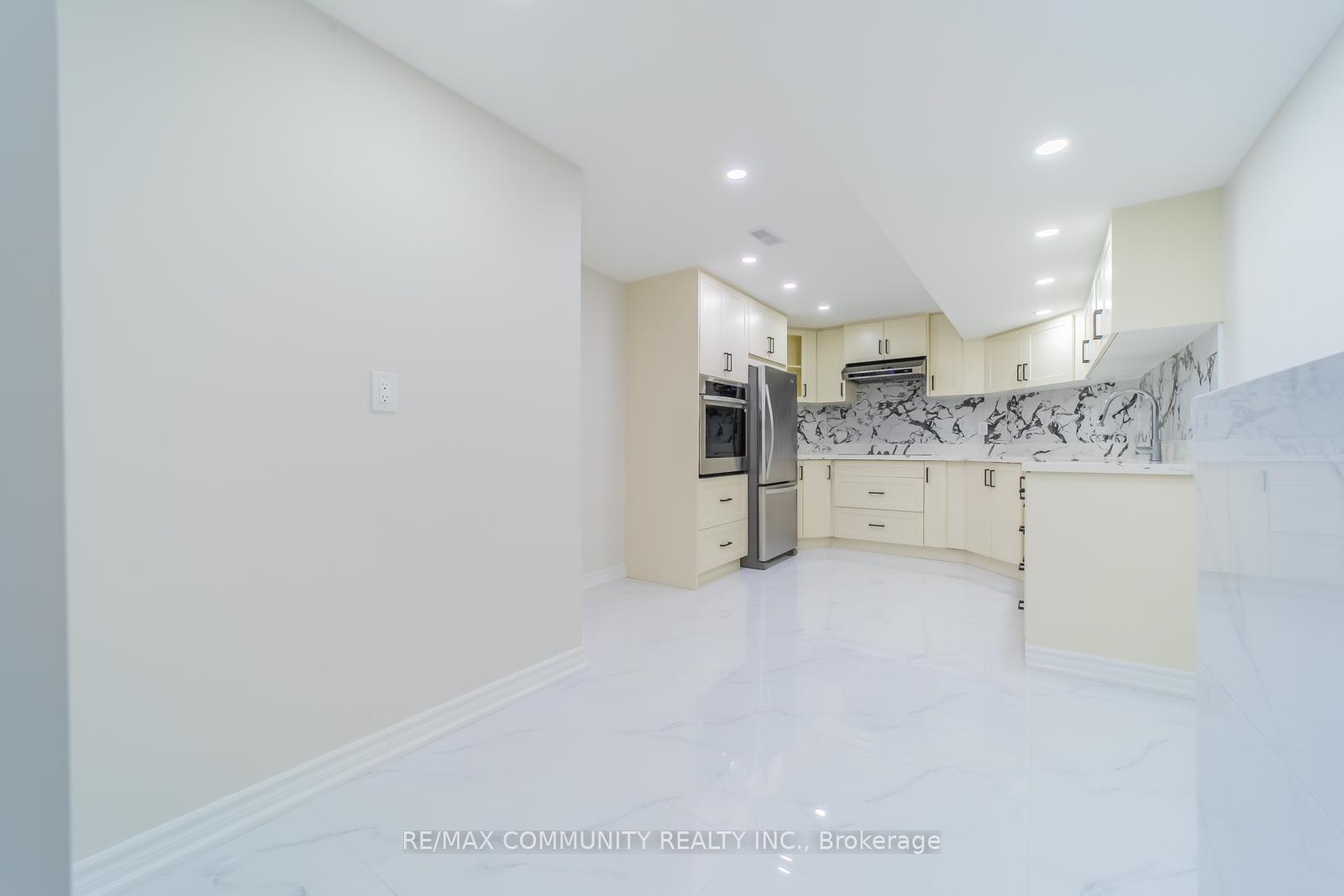 Photo 11 of 3 Sivyer Crescent, Ajax, Northeast Ajax — HOMEH