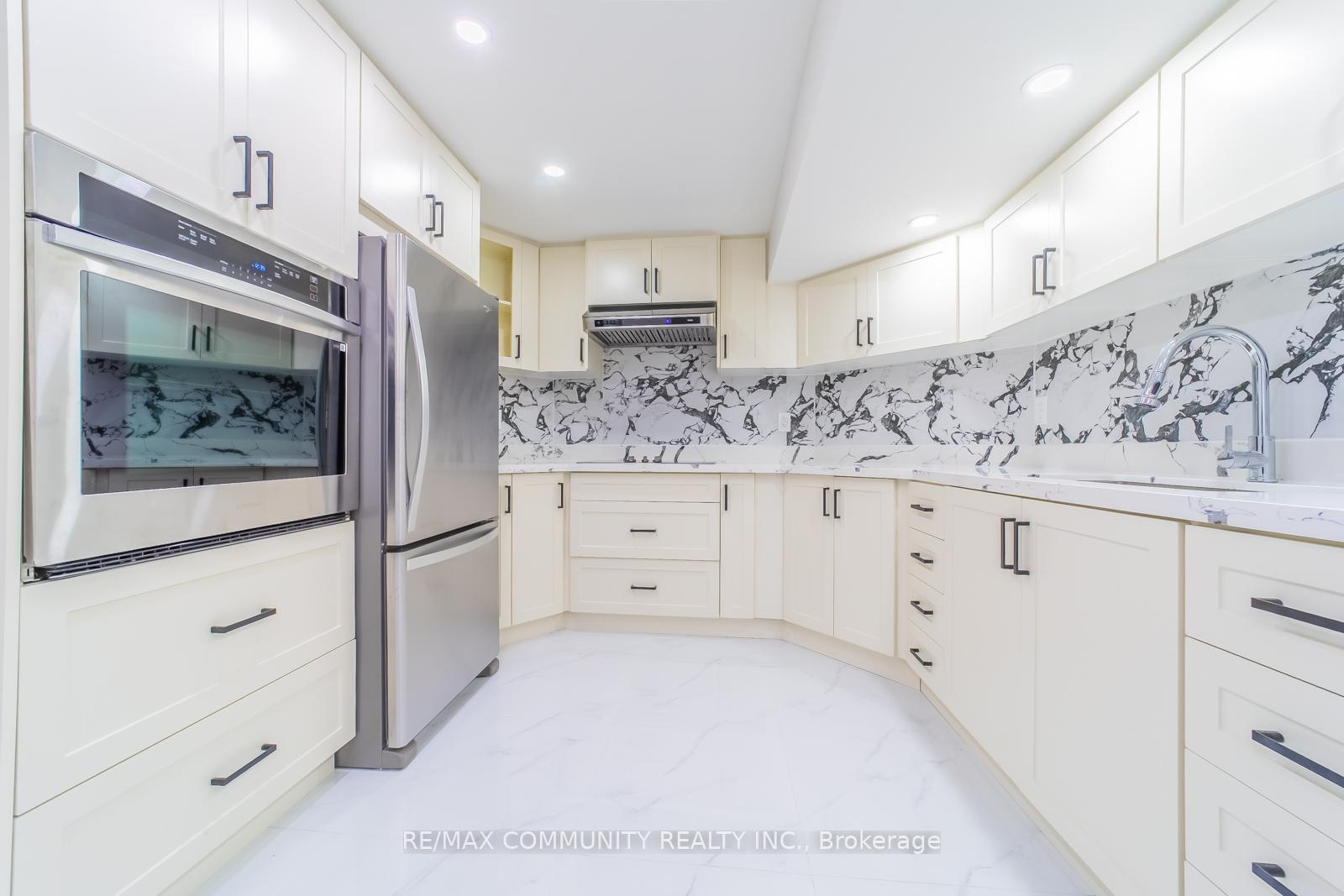Photo 12 of 3 Sivyer Crescent, Ajax, Northeast Ajax — HOMEH