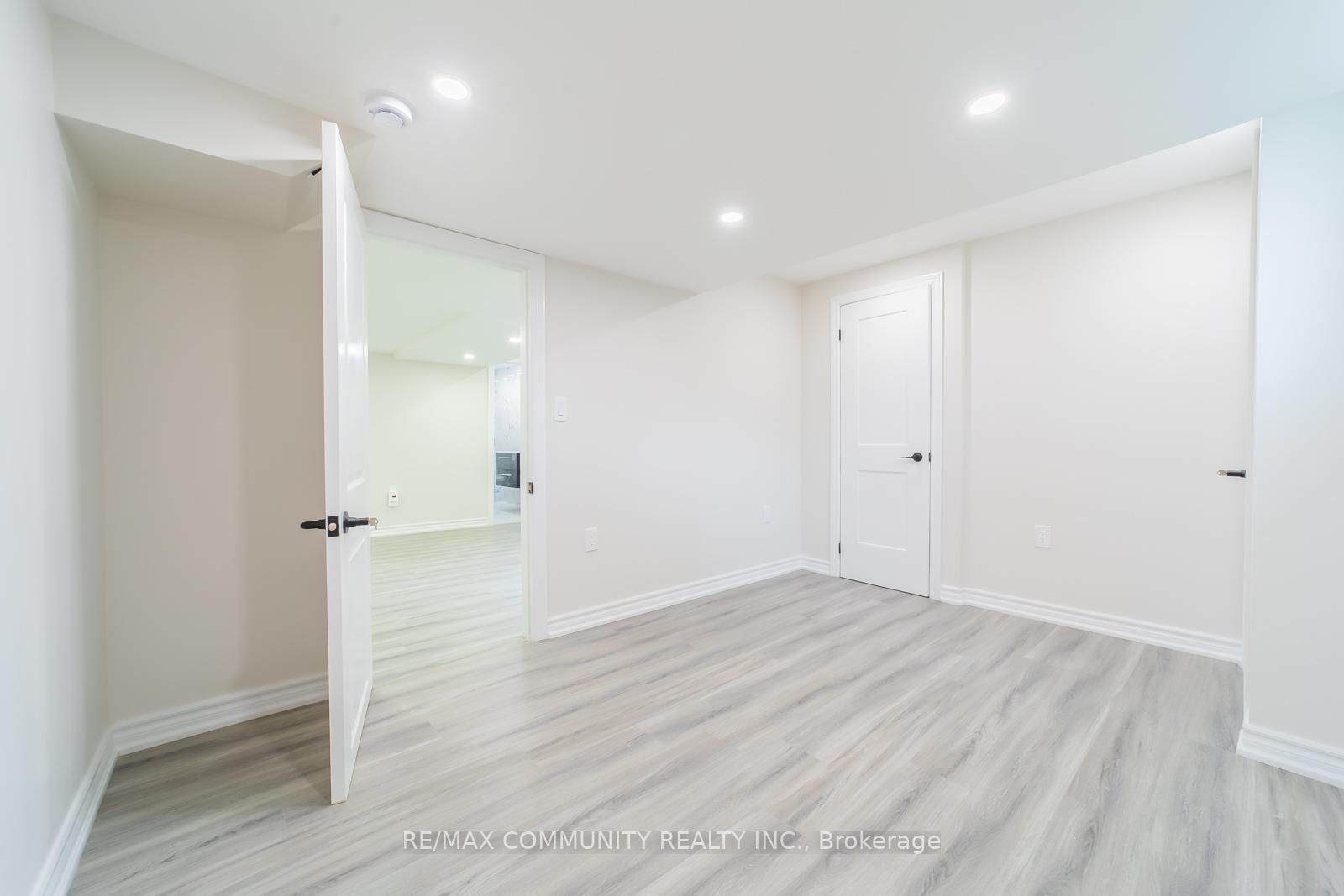 Photo 13 of 3 Sivyer Crescent, Ajax, Northeast Ajax — HOMEH