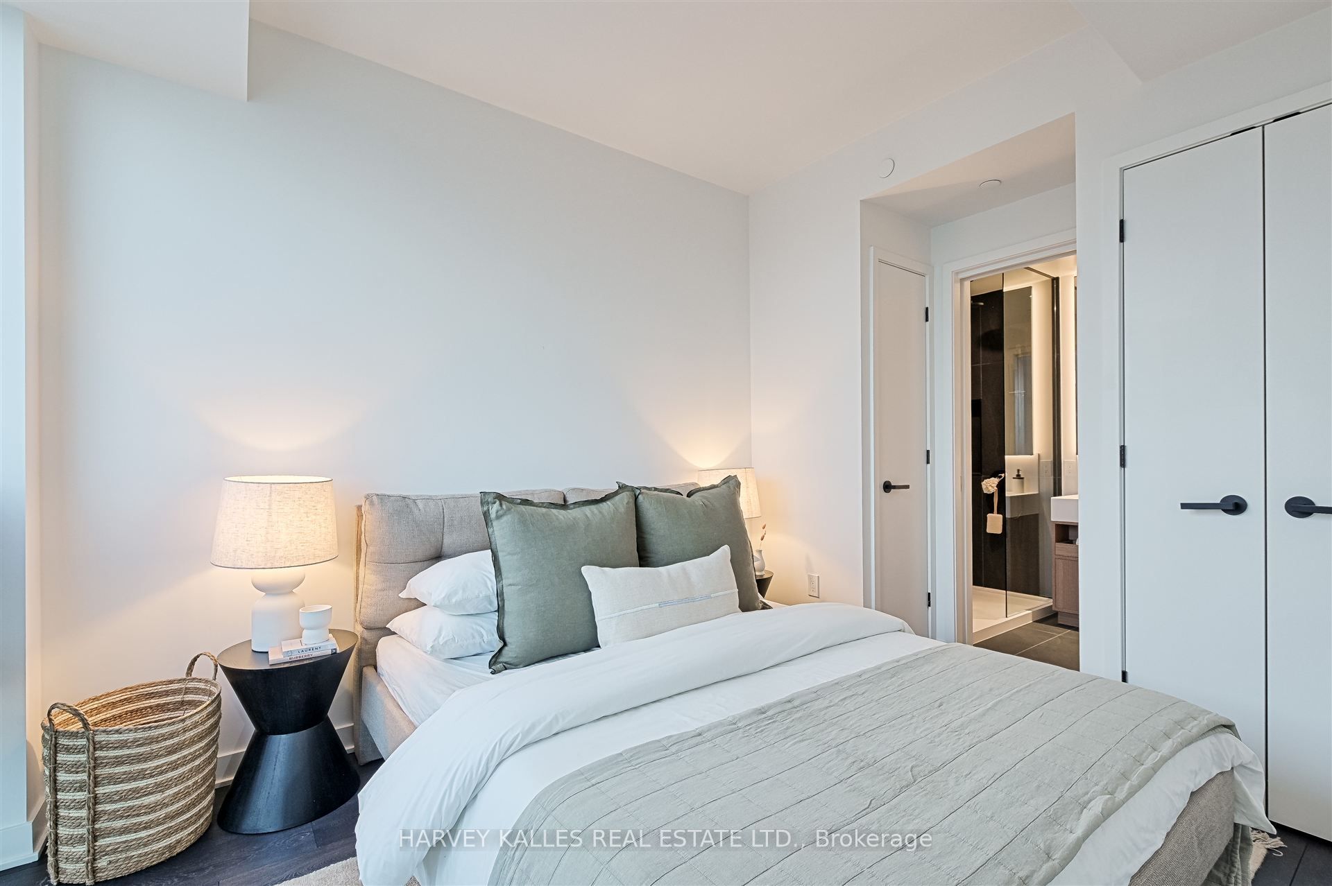 Photo 60 of Unit 4304, 55 Charles Street E, Toronto, Church-Yonge Corridor — HOMEH