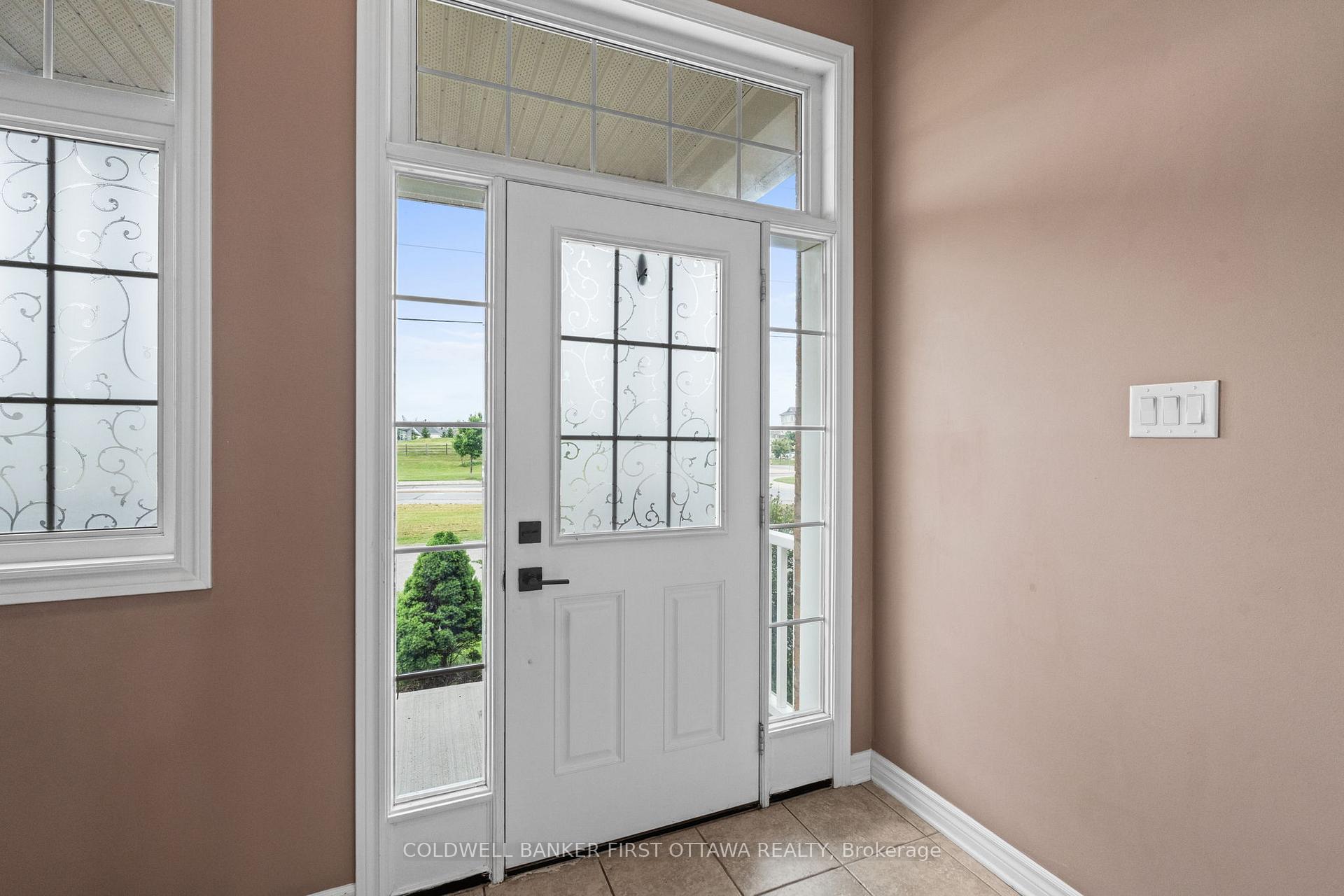 Photo 4 of 3512 Cambrian Road, Ottawa, Barrhaven - Half Moon Bay — HOMEH